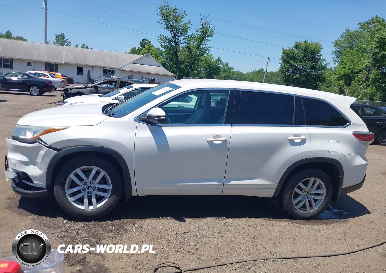 2016 Toyota Highlander Le V6 VIN:5TDBKRFH4GS317548 - 14