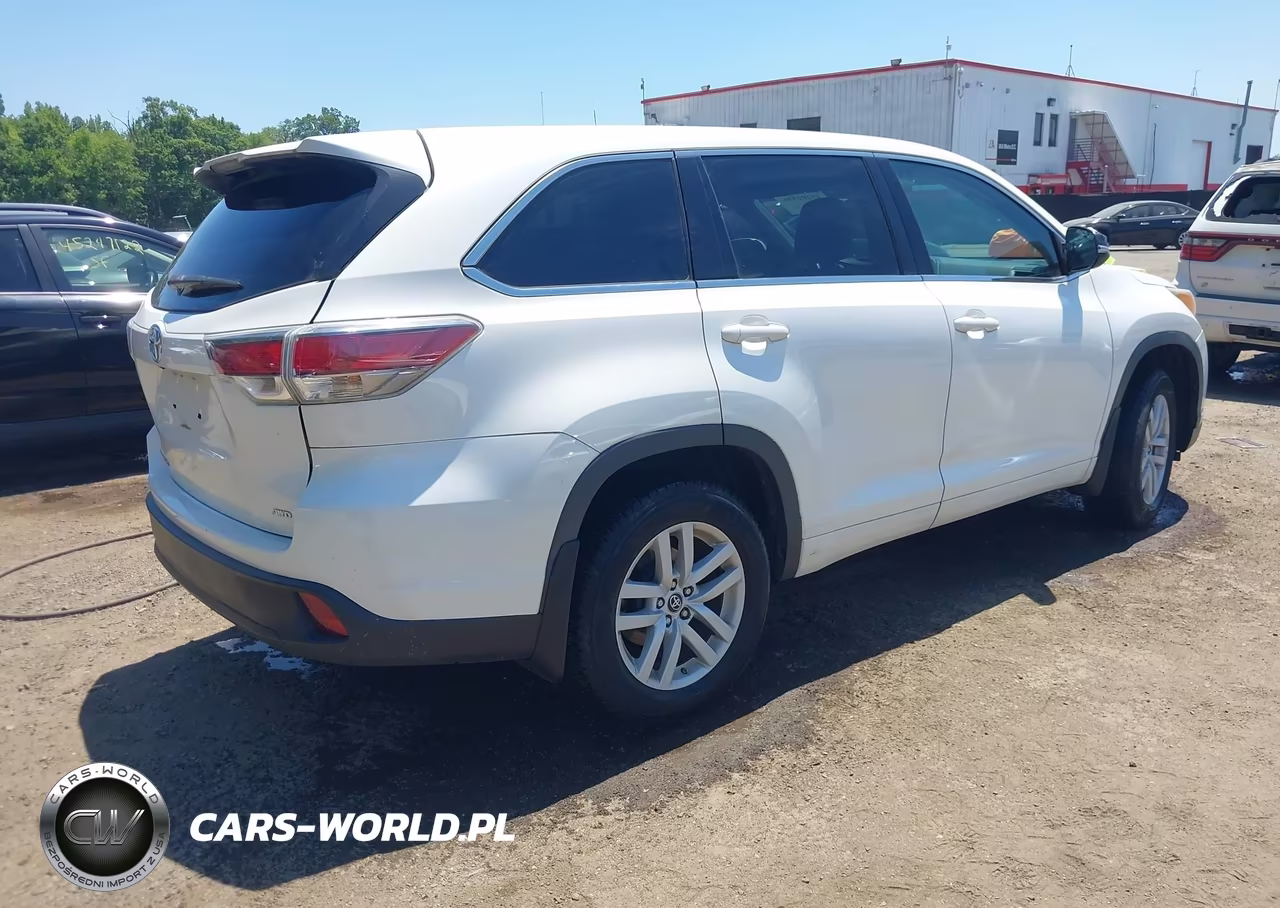 2016 Toyota Highlander Le V6 VIN:5TDBKRFH4GS317548 - 4
