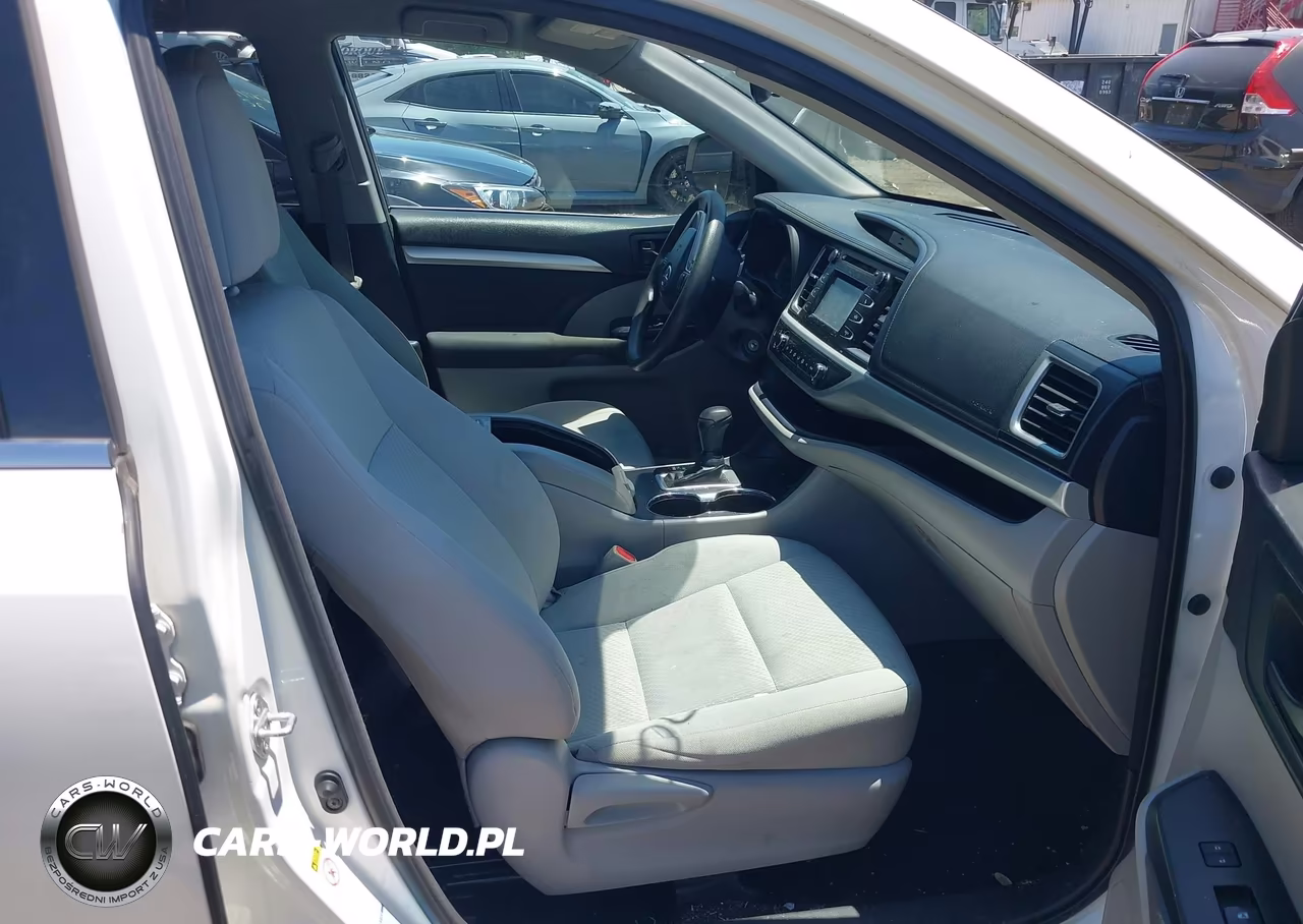 2016 Toyota Highlander Le V6 VIN:5TDBKRFH4GS317548 - 5