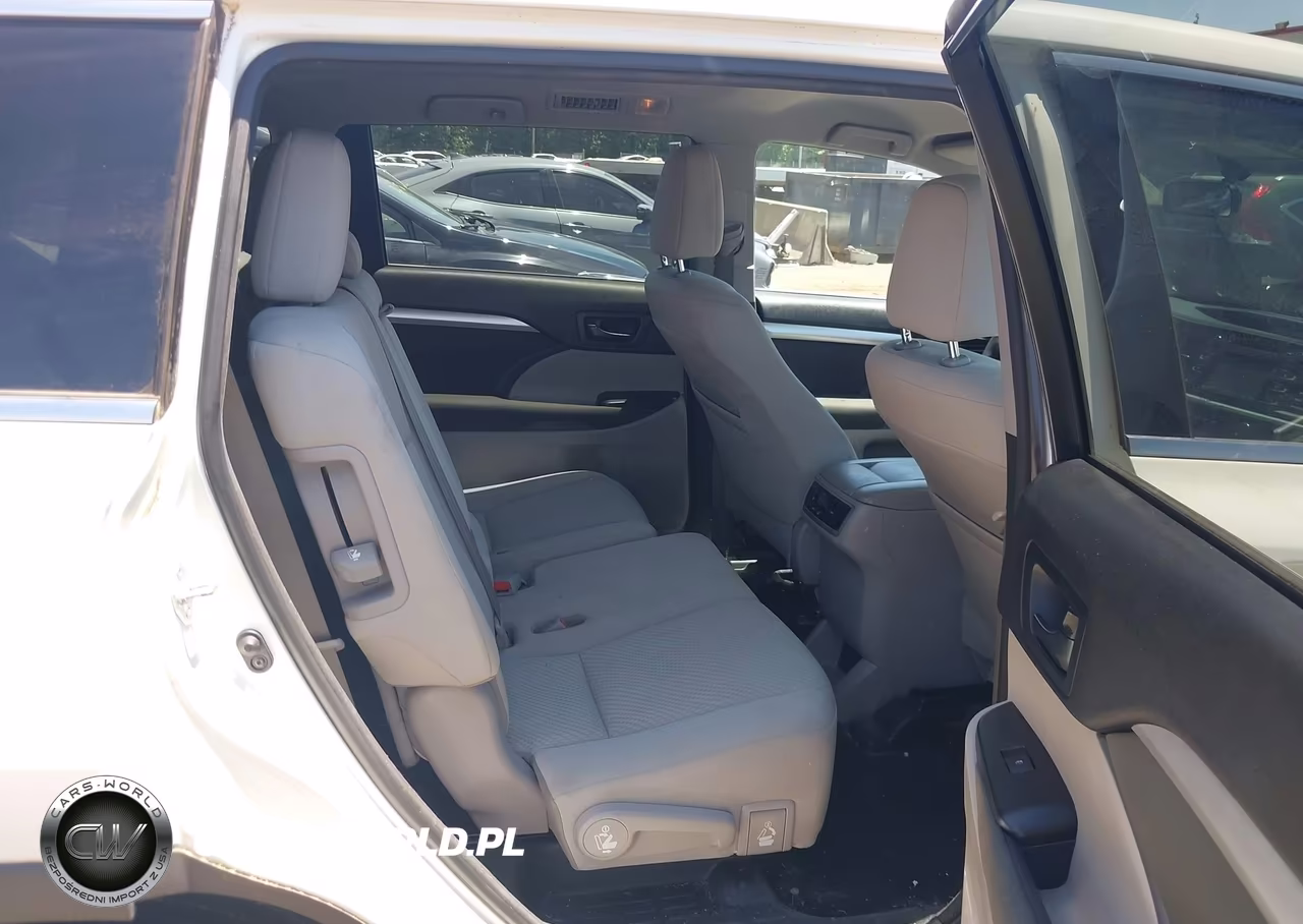 2016 Toyota Highlander Le V6 VIN:5TDBKRFH4GS317548 - 8