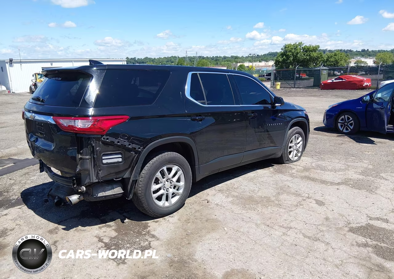 2018 Chevrolet Traverse Ls VIN:1GNERFKW2JJ176633 - 4