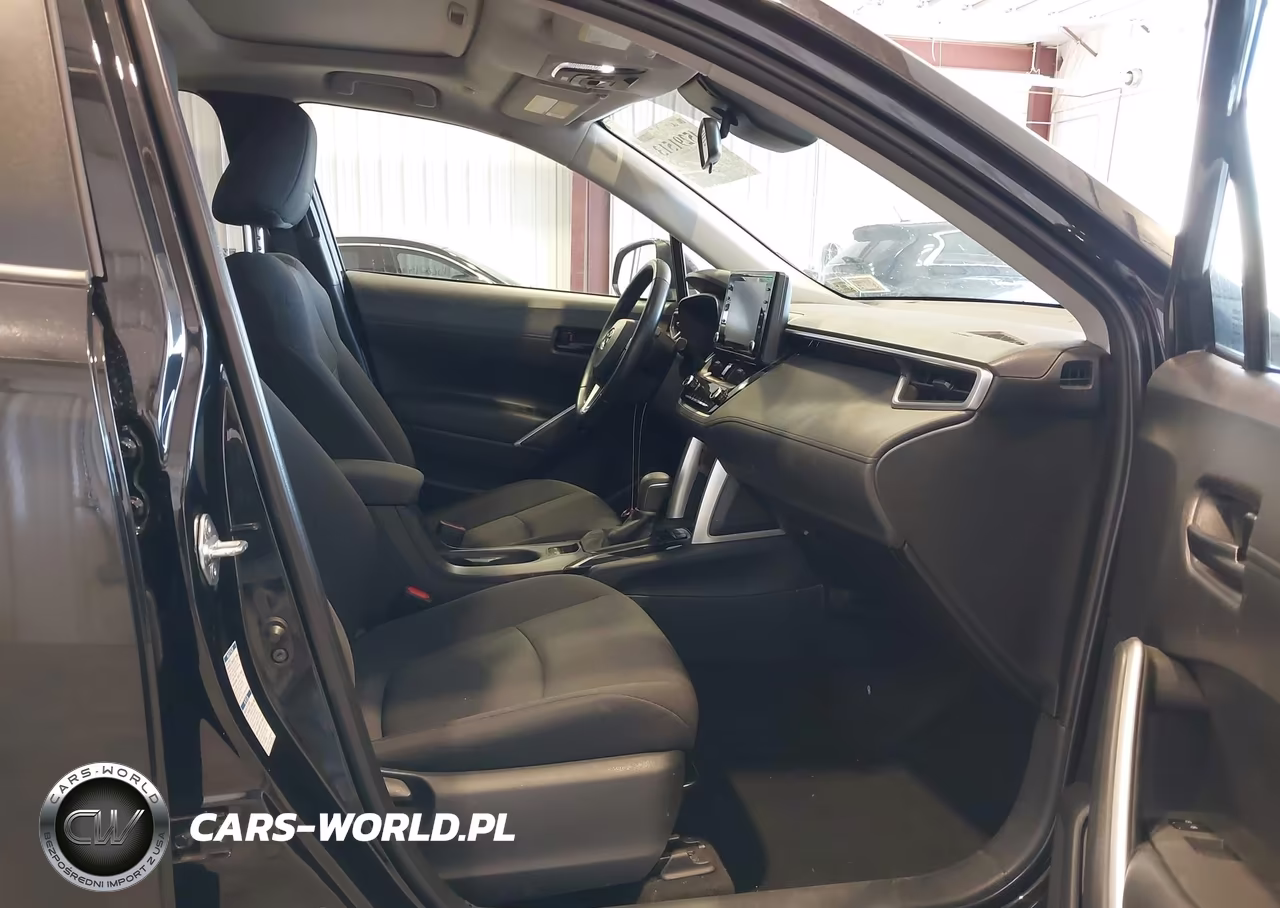 2022 Toyota Corolla Cross Le VIN:7MUBAABG2NV007273 - 5