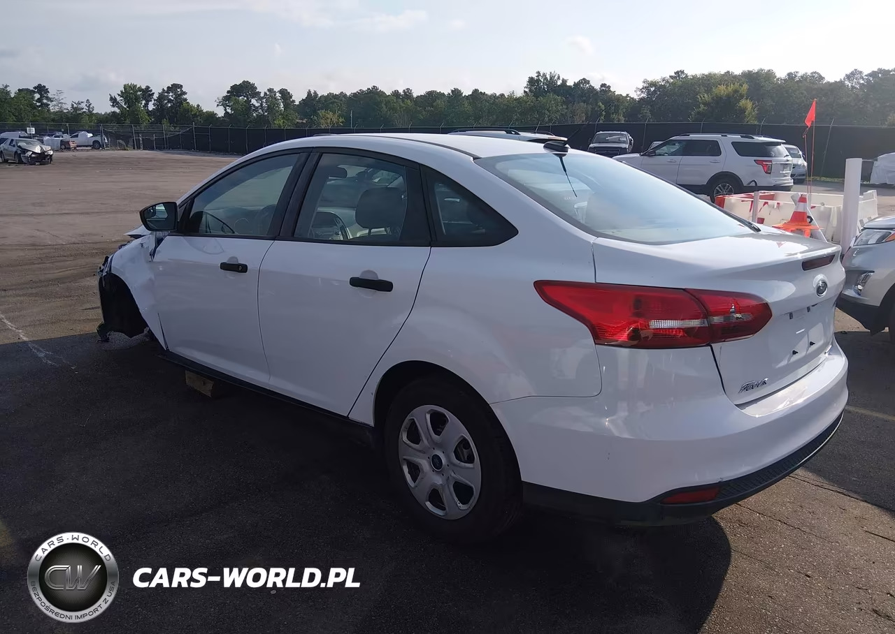 2016 Ford Focus S VIN:1FADP3E20GL339459 - 3