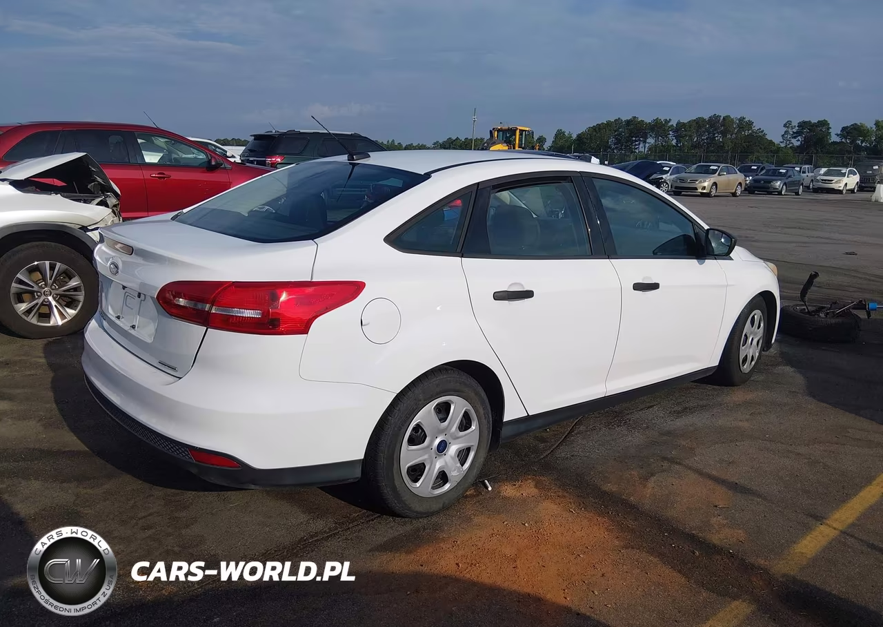 2016 Ford Focus S VIN:1FADP3E20GL339459 - 4