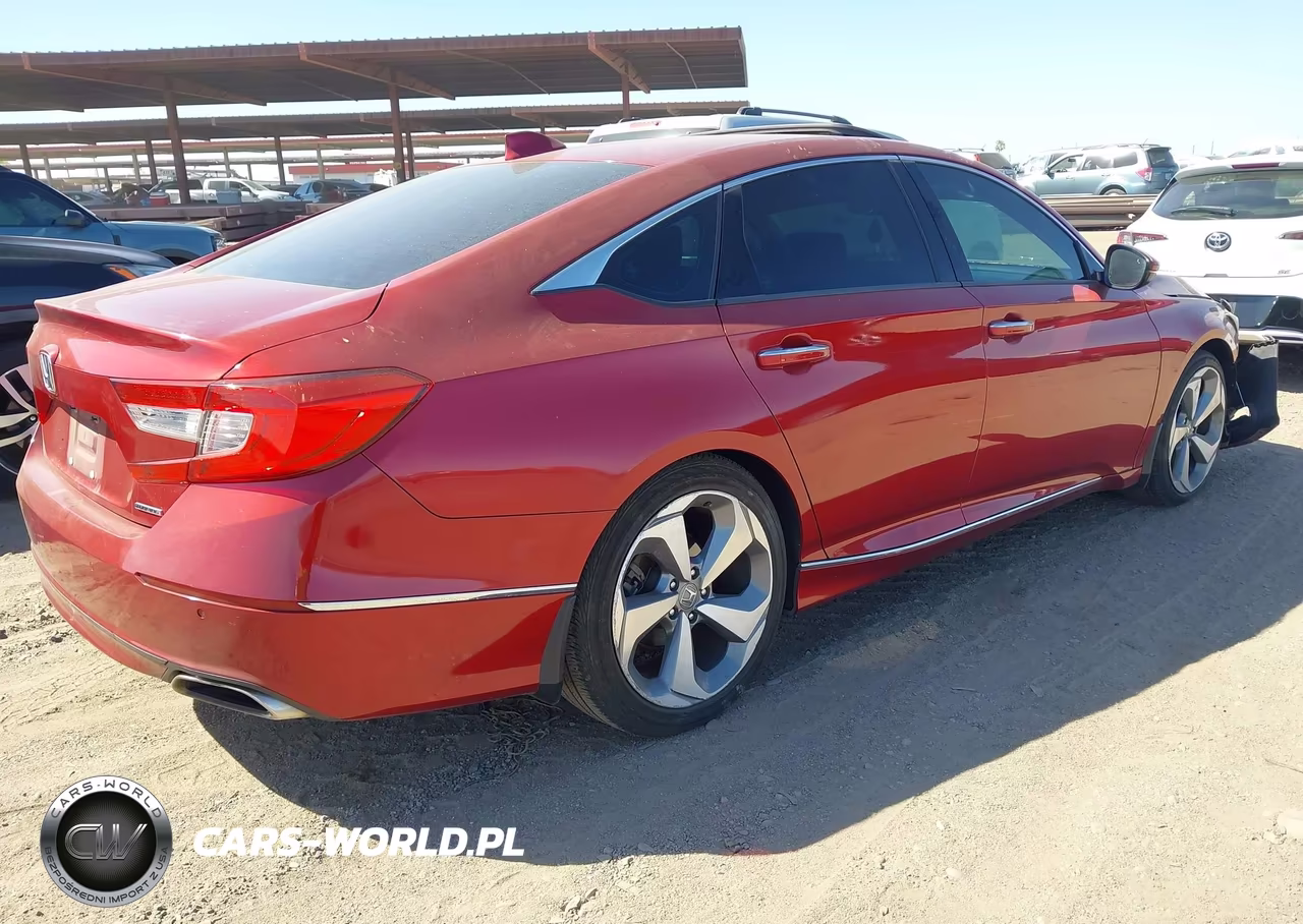 2018 Honda Accord Touring VIN:1HGCV1F9XJA139592 - 4