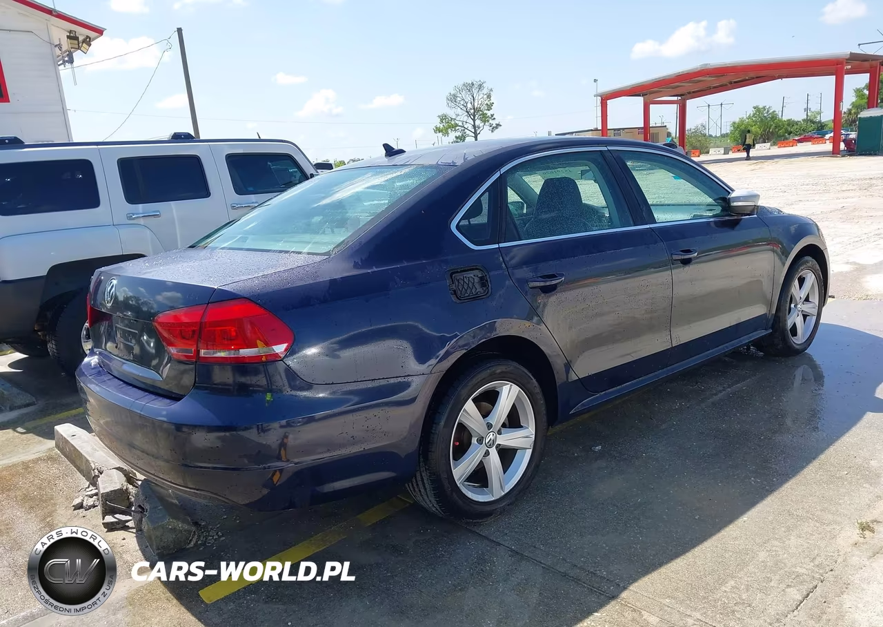2015 Volkswagen Passat 1.8T Limited Edition VIN:1VWAT7A39FC094624 - 4