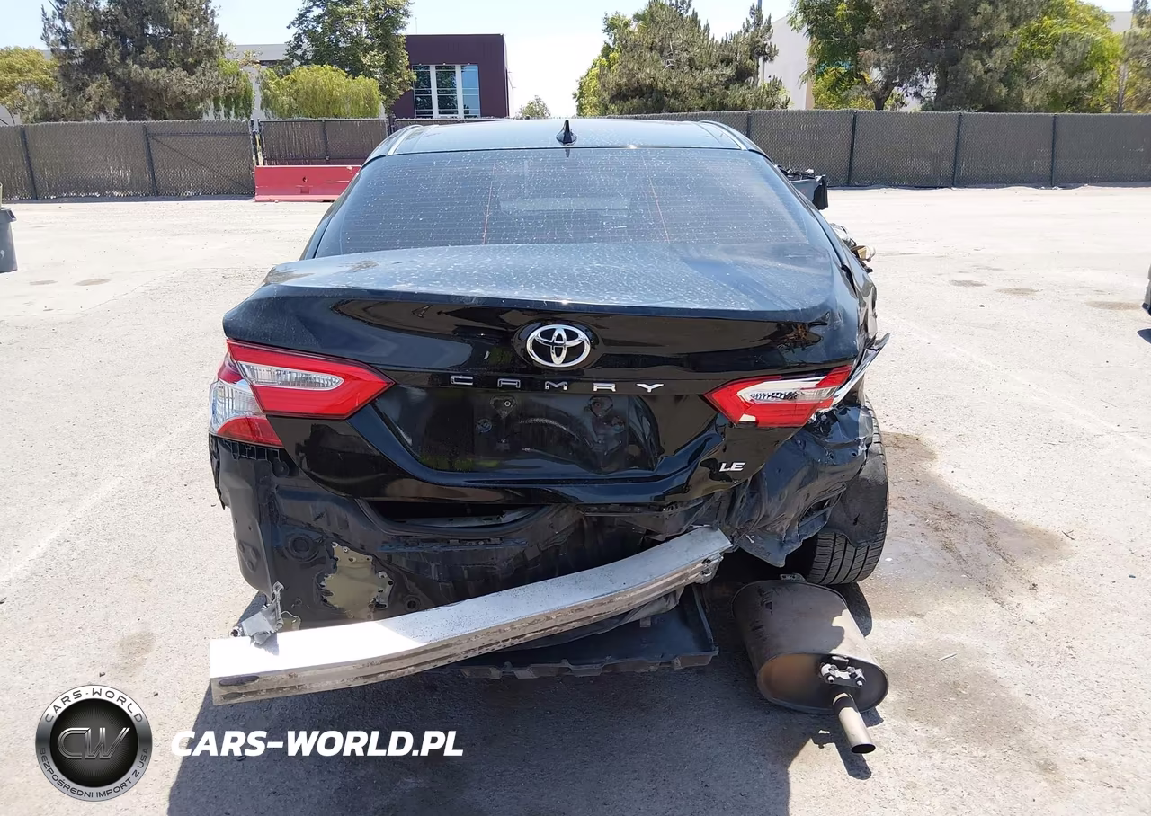 2019 Toyota Camry Le VIN:4T1B11HK4KU228012 - 17