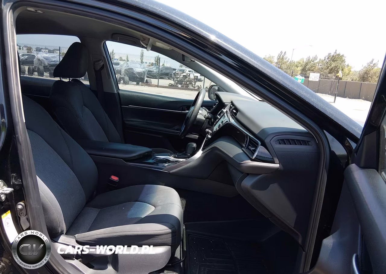 2019 Toyota Camry Le VIN:4T1B11HK4KU228012 - 5