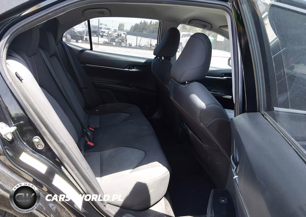 2019 Toyota Camry Le VIN:4T1B11HK4KU228012 - 8