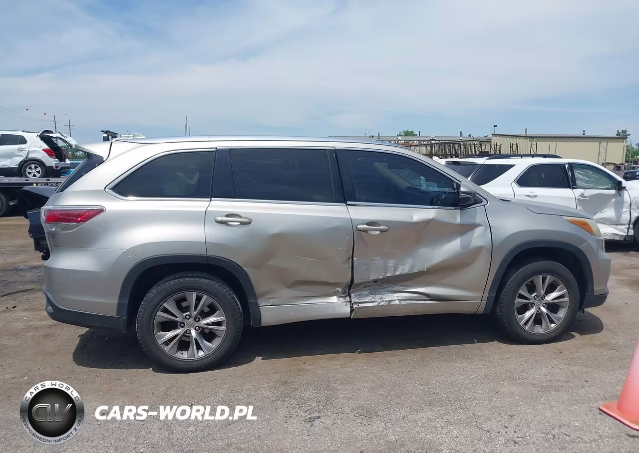 2015 Toyota Highlander Xle V6 VIN:5TDKKRFH5FS095584 - 13