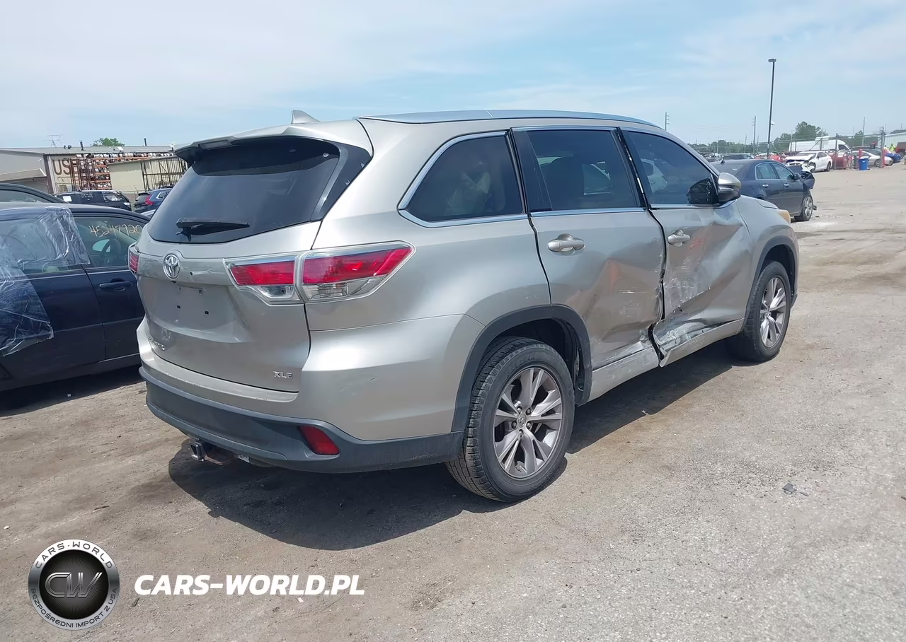 2015 Toyota Highlander Xle V6 VIN:5TDKKRFH5FS095584 - 4