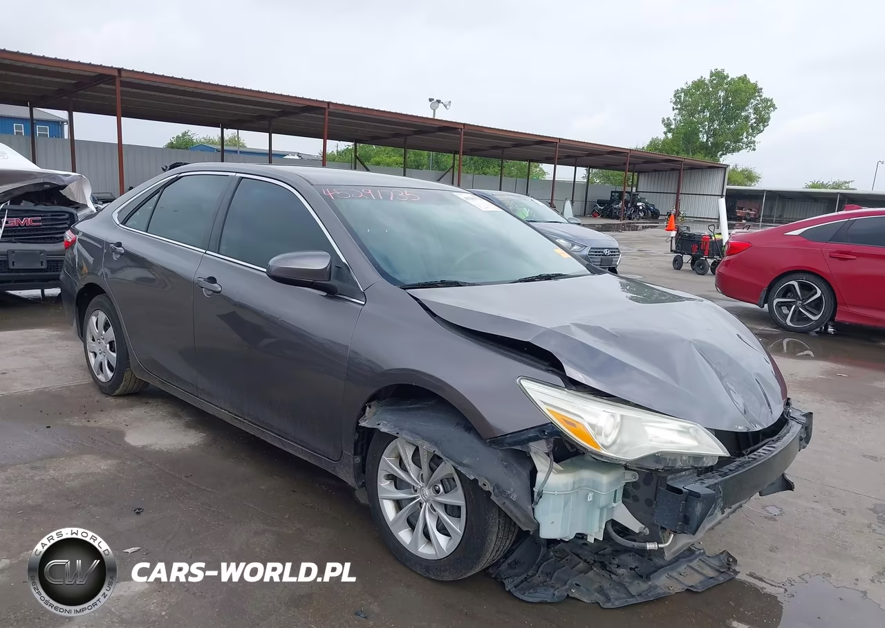 2015 Toyota Camry Le – zdjęcie 1 z 18
