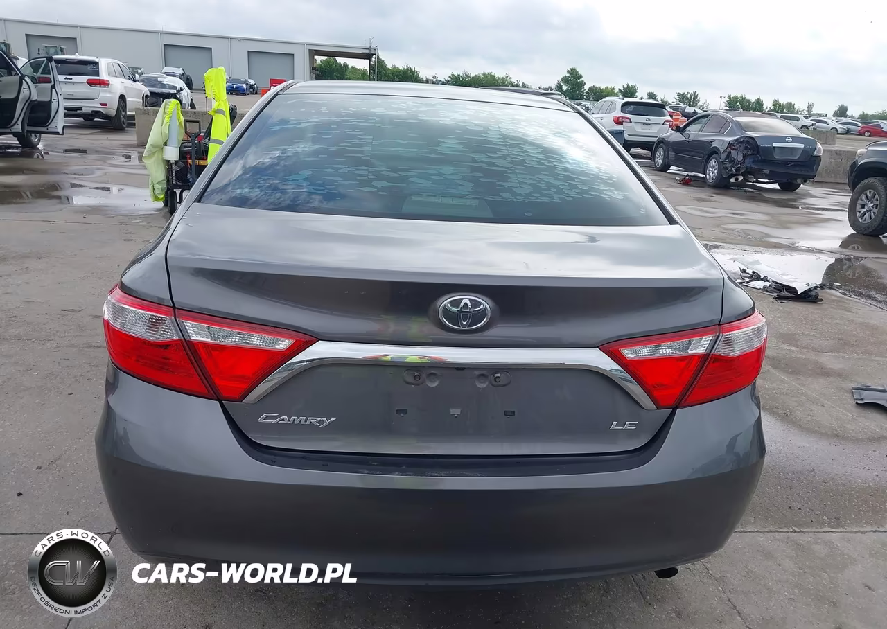 2015 Toyota Camry Le VIN:4T4BF1FK7FR458837 - 17