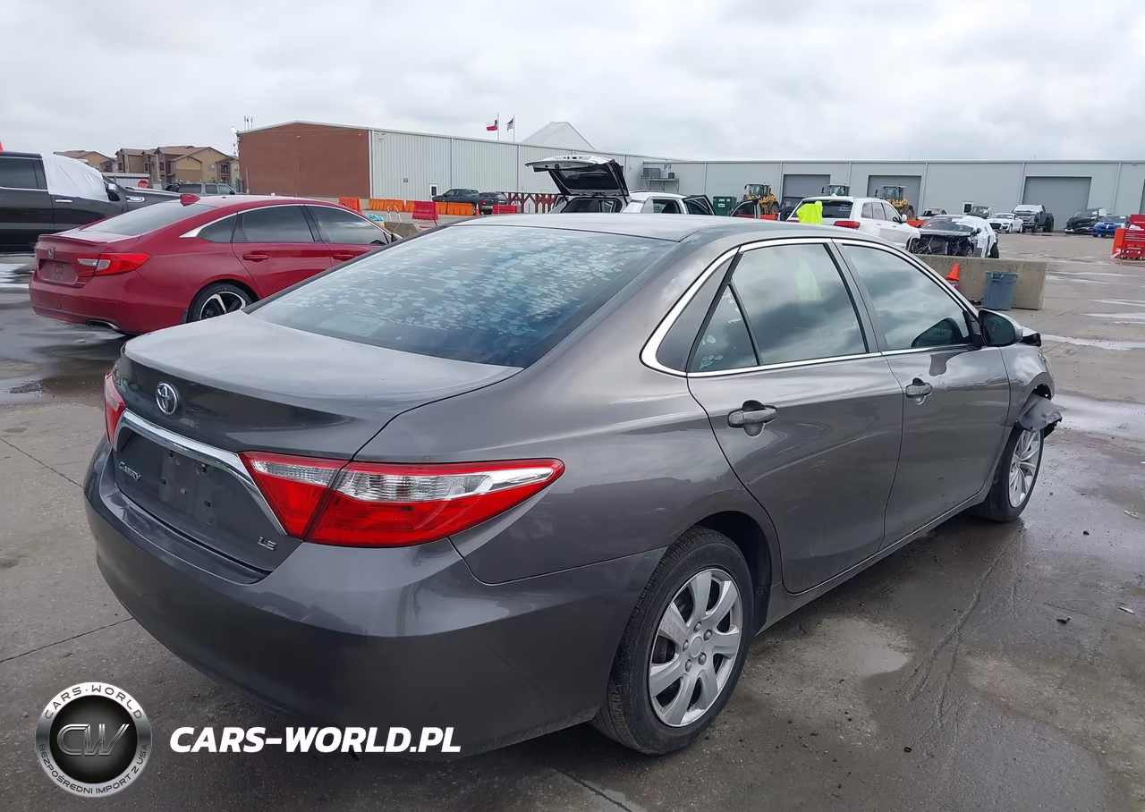 2015 Toyota Camry Le VIN:4T4BF1FK7FR458837 - 4