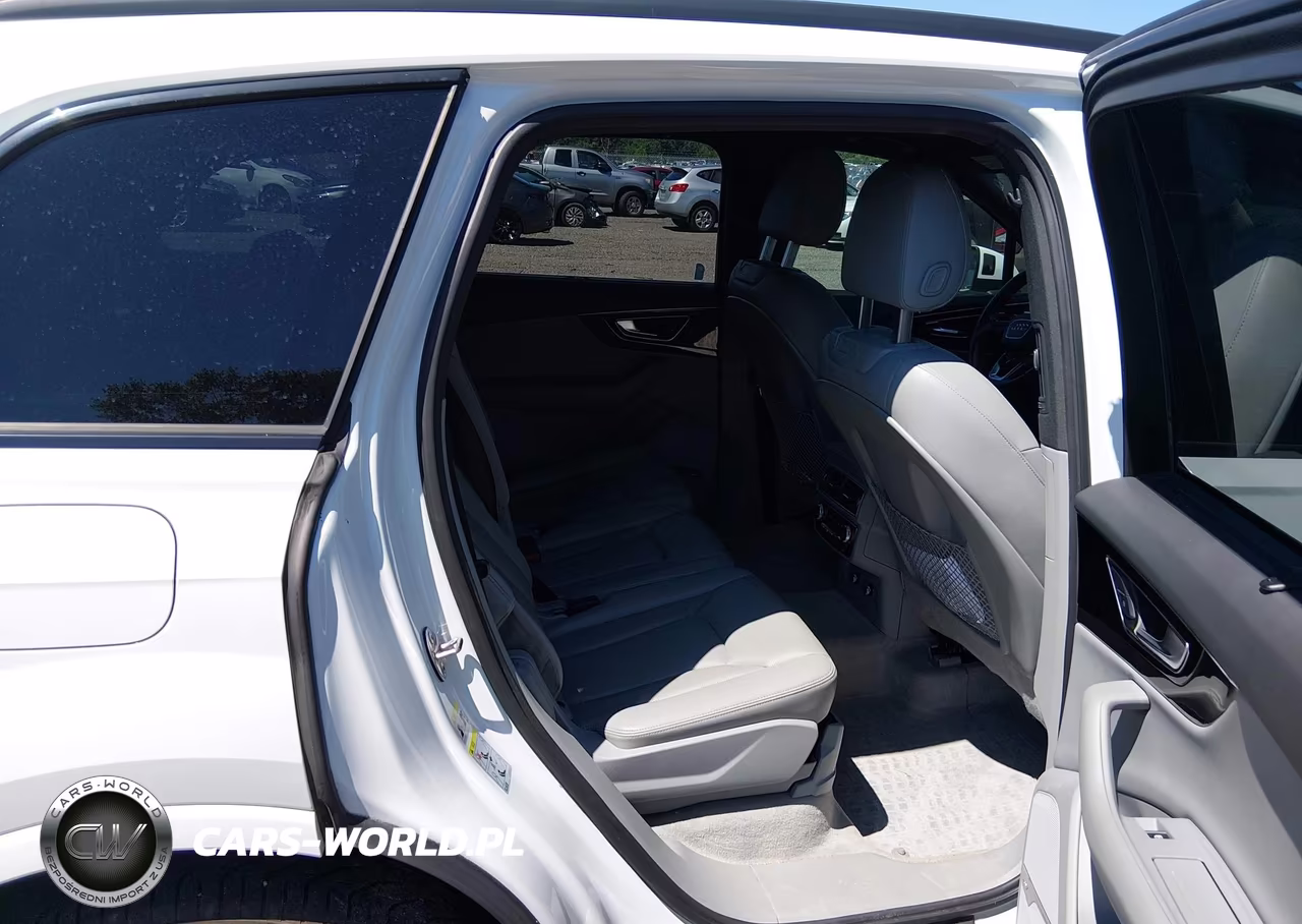 2018 Audi Q7 3.0T Premium VIN:WA1VAAF70JD044596 - 8