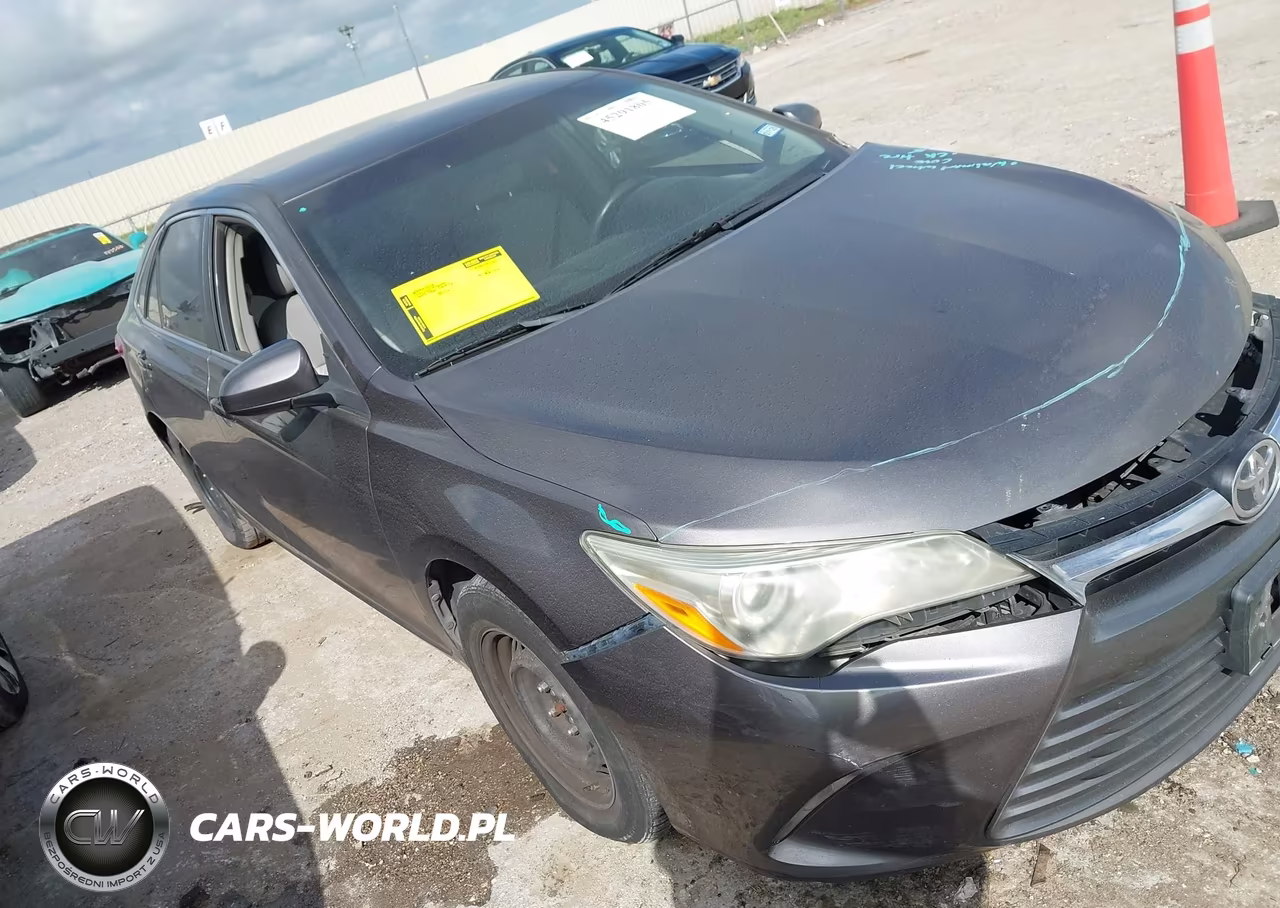 2015 Toyota Camry Le – zdjęcie 1 z 17