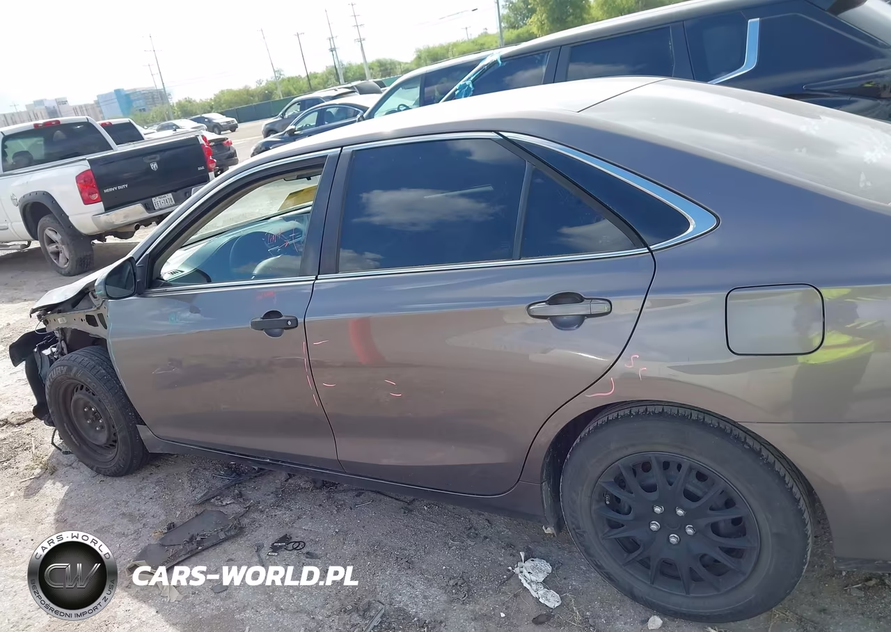 2015 Toyota Camry Le VIN:4T4BF1FK8FR461701 - 15