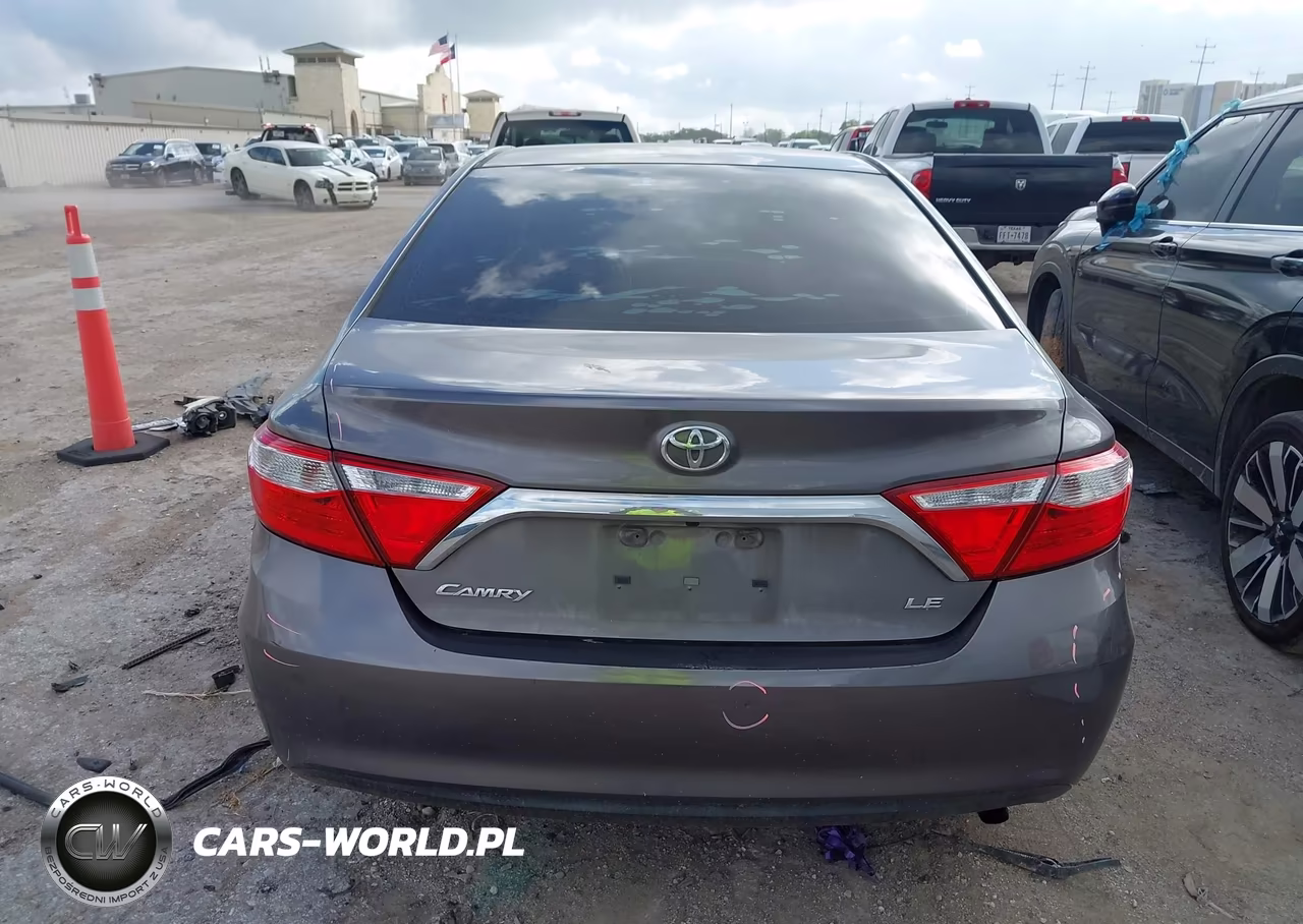 2015 Toyota Camry Le VIN:4T4BF1FK8FR461701 - 17