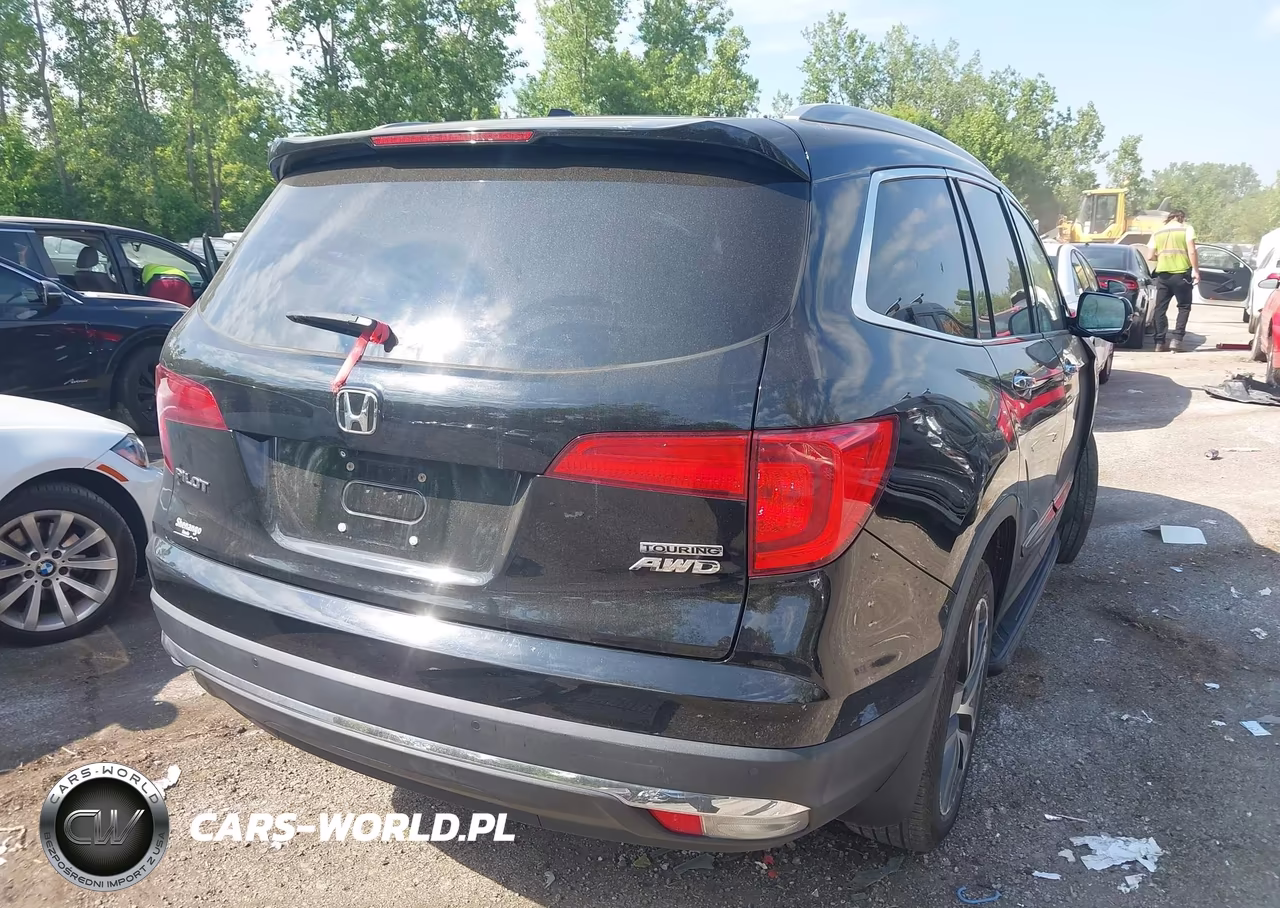 2017 Honda Pilot Touring VIN:5FNYF6H96HB008723 - 4