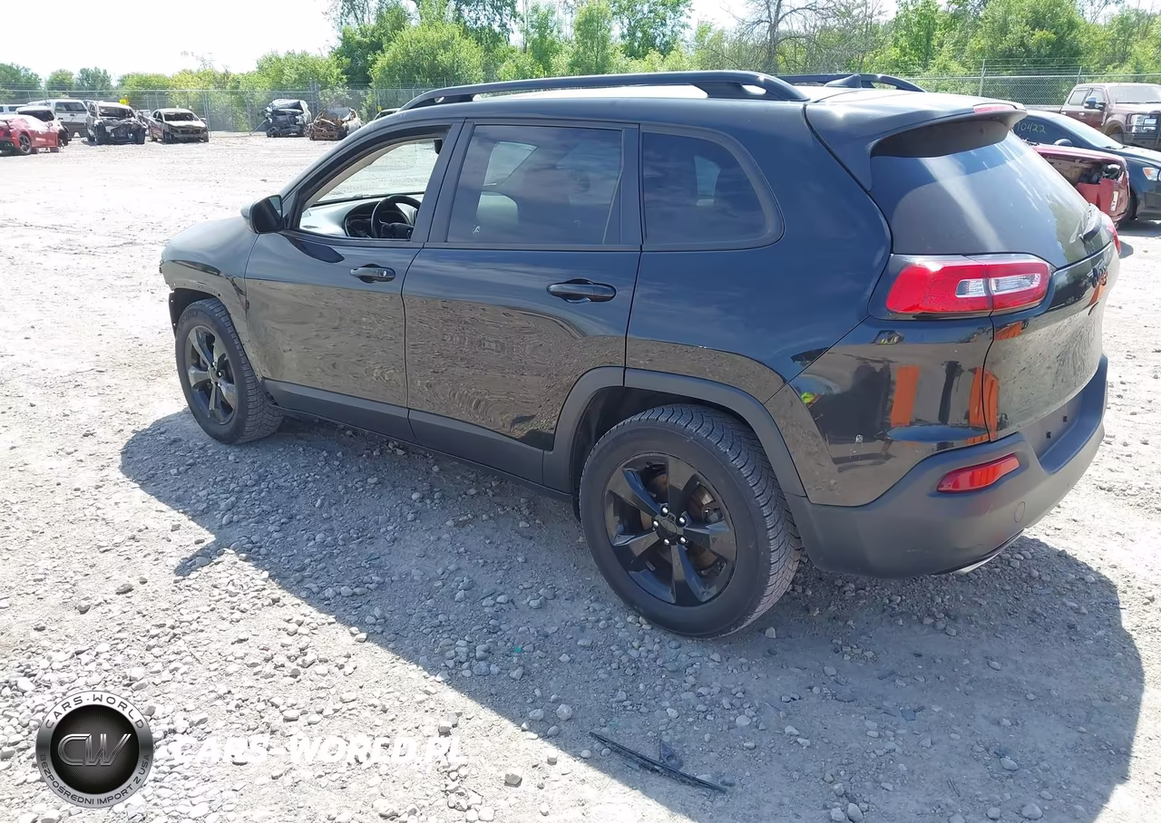 2015 Jeep Cherokee Latitude VIN:1C4PJLCS1FW791381 - 3