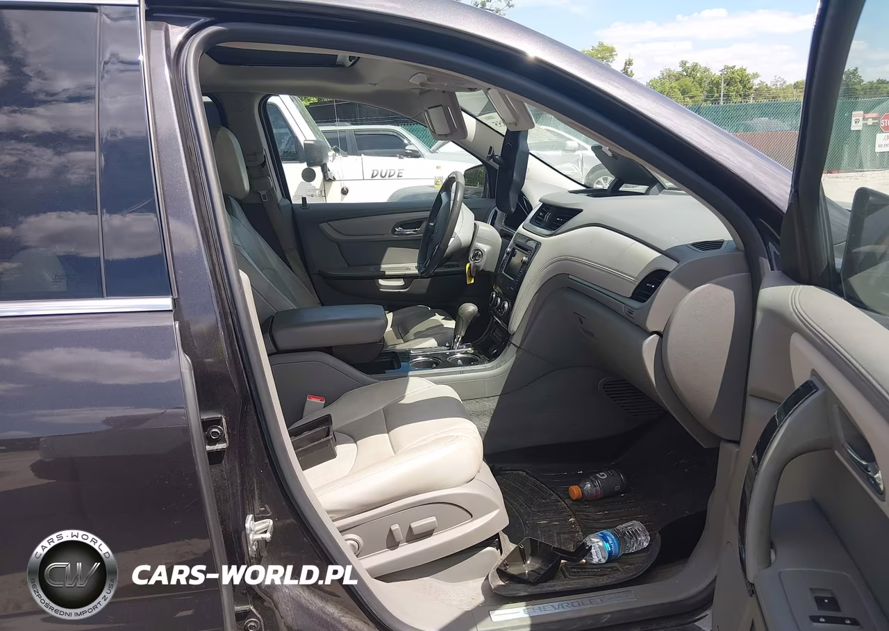 2017 Chevrolet Traverse Premier VIN:1GNKRJKD2HJ331082 - 5