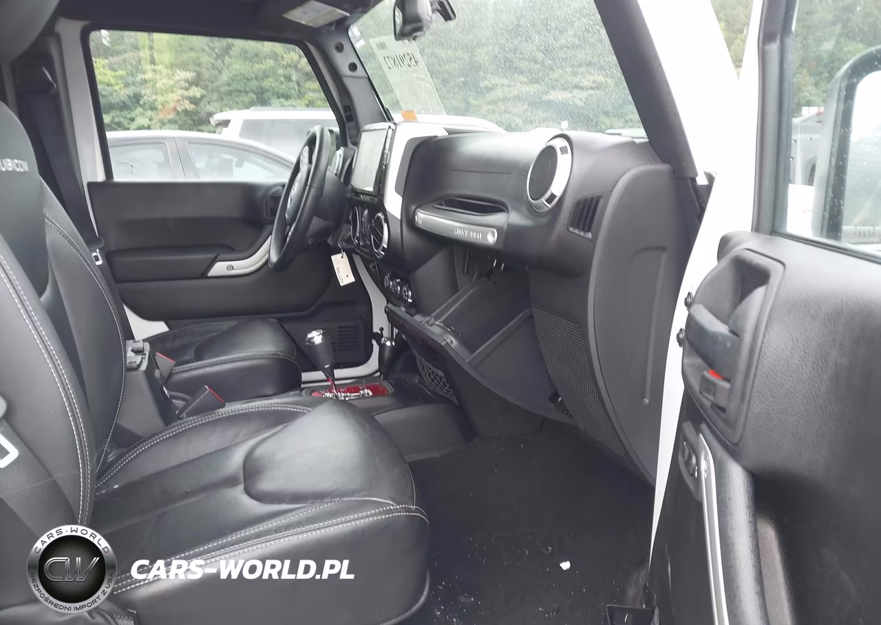 2016 Jeep Wrangler Unlimited Rubicon VIN:1C4BJWFG5GL135352 - 5