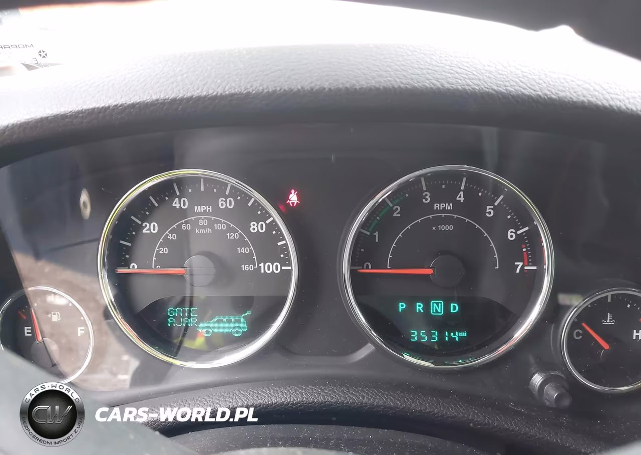 2016 Jeep Wrangler Unlimited Rubicon VIN:1C4BJWFG5GL135352 - 7