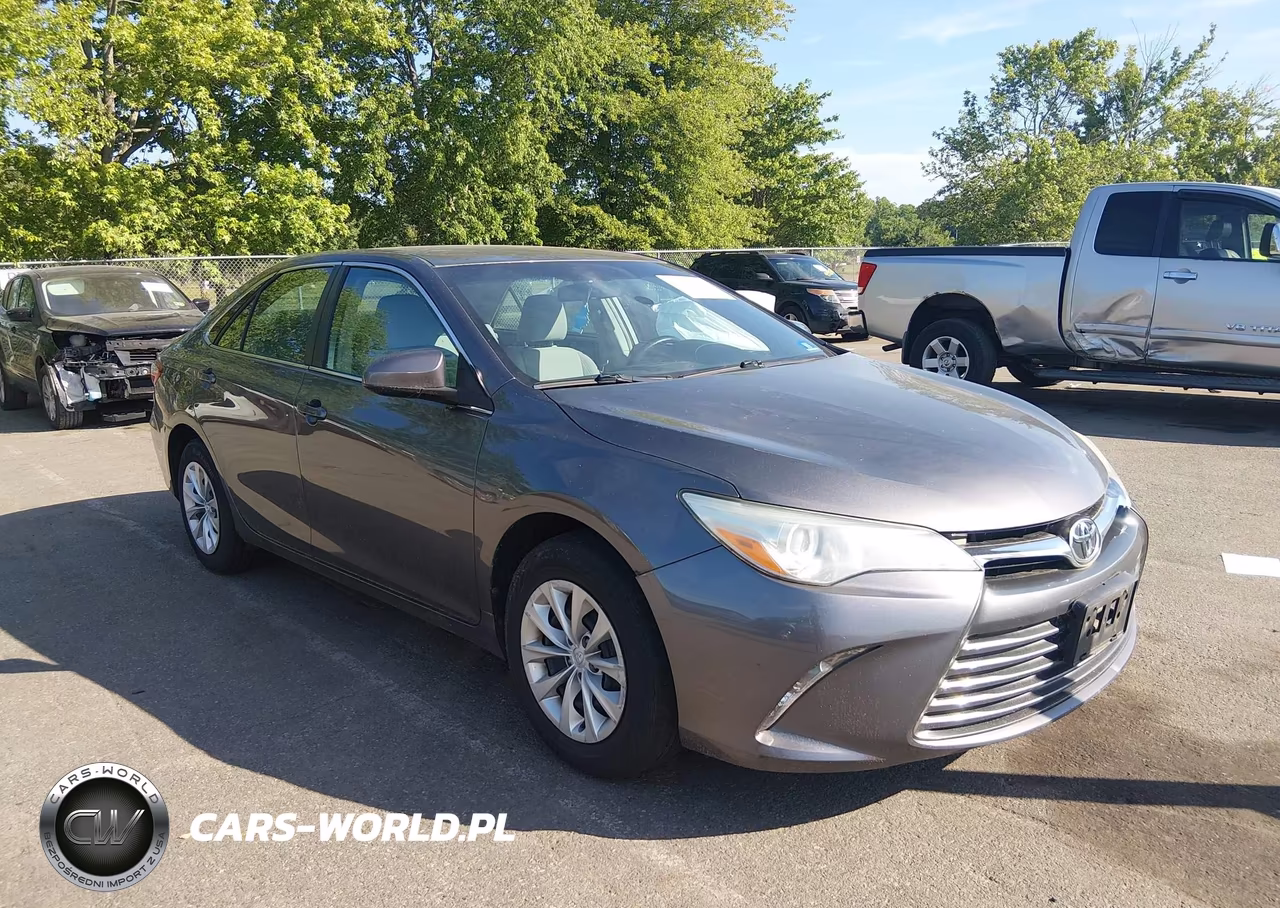 2016 Toyota Camry Le – zdjęcie 1 z 16