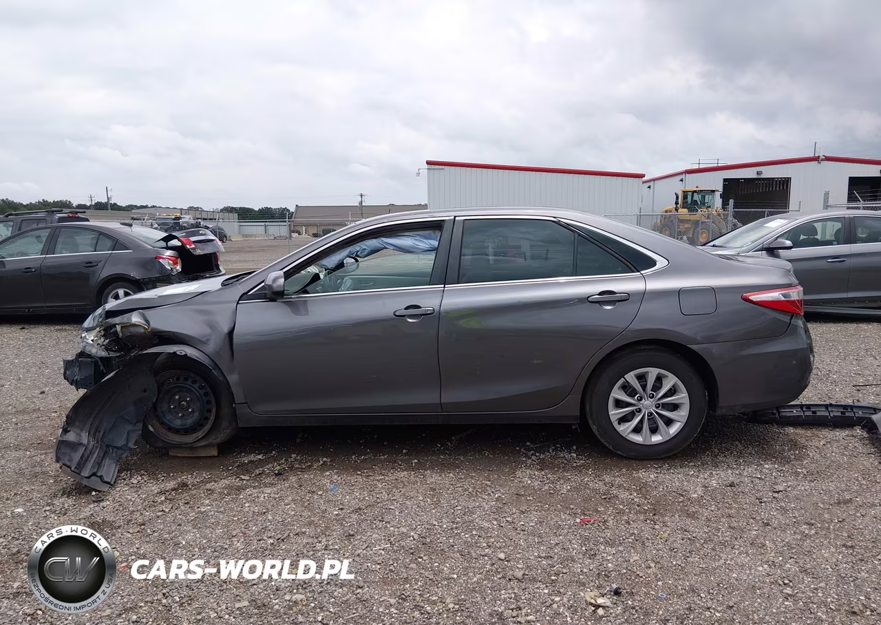 2016 Toyota Camry Le VIN:4T4BF1FK1GR577582 - 15