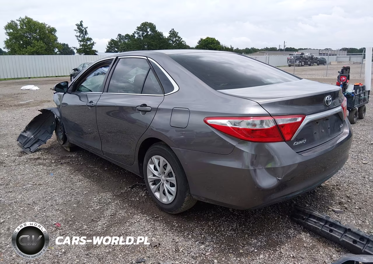 2016 Toyota Camry Le VIN:4T4BF1FK1GR577582 - 3