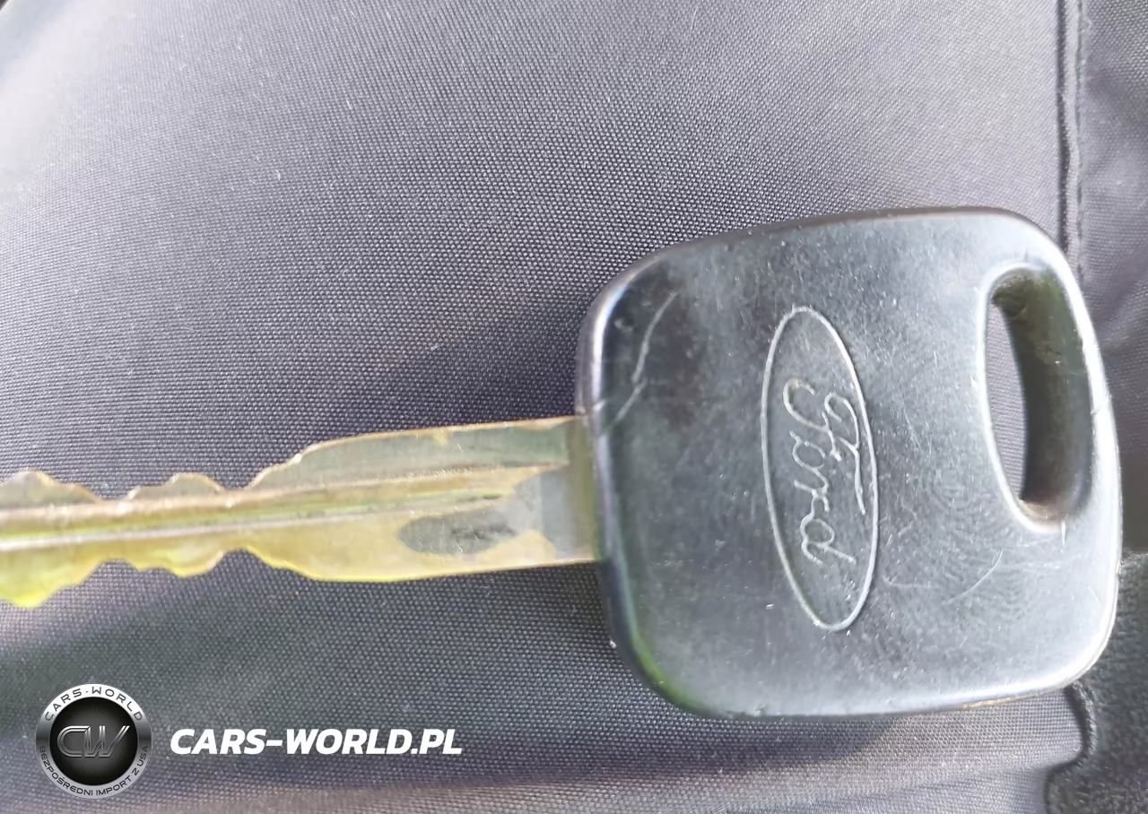 2005 Ford Focus Zx4 VIN:1FAFP34N35W111715 - 11