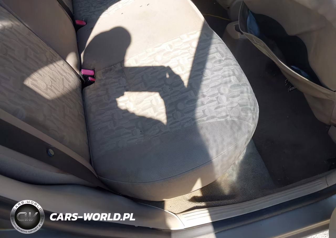 2005 Ford Focus Zx4 VIN:1FAFP34N35W111715 - 8