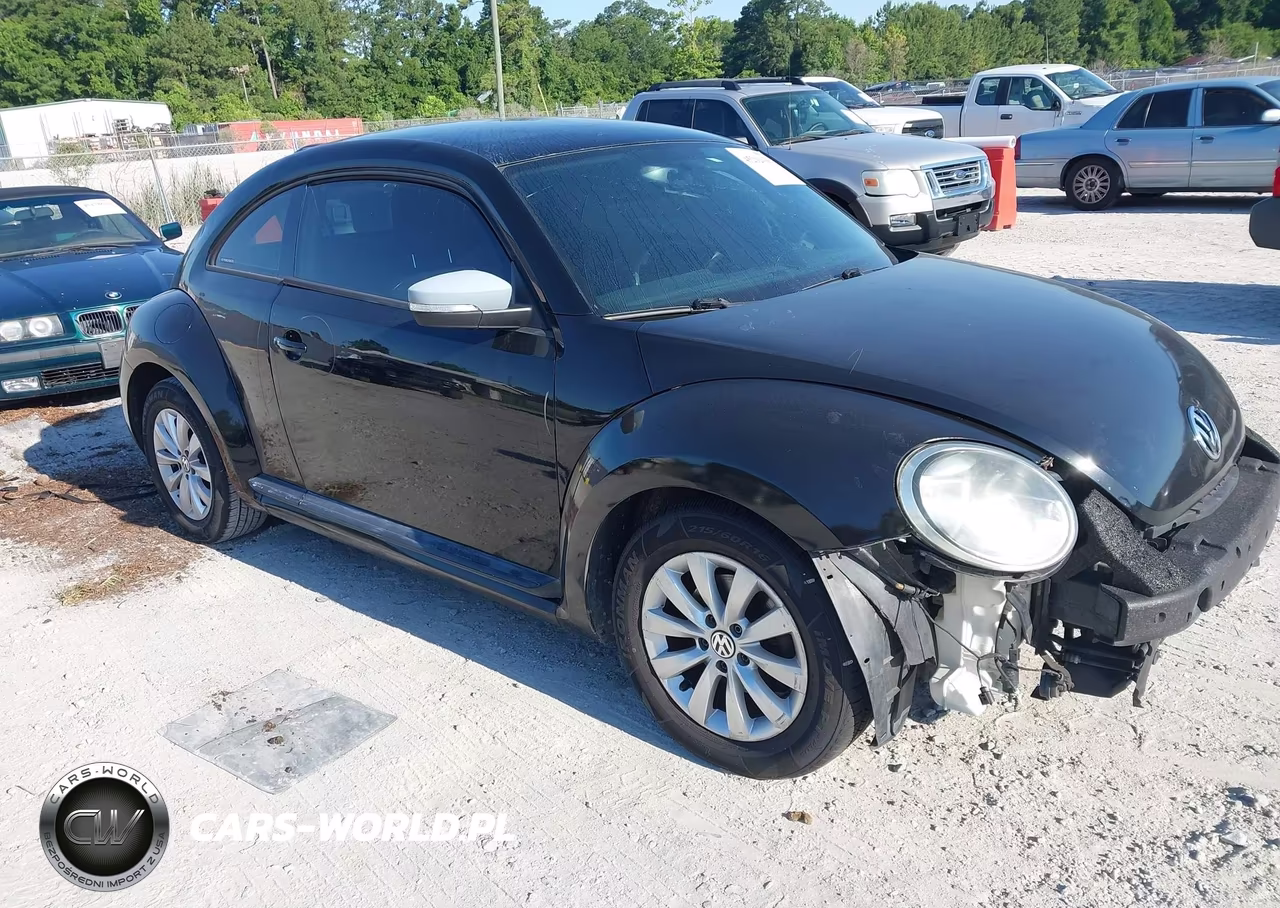 2013 Volkswagen Beetle 2.5L Entry – zdjęcie 1 z 11