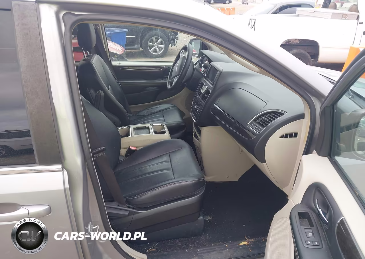 2016 Chrysler Town & Country Touring VIN:2C4RC1BGXGR118684 - 5