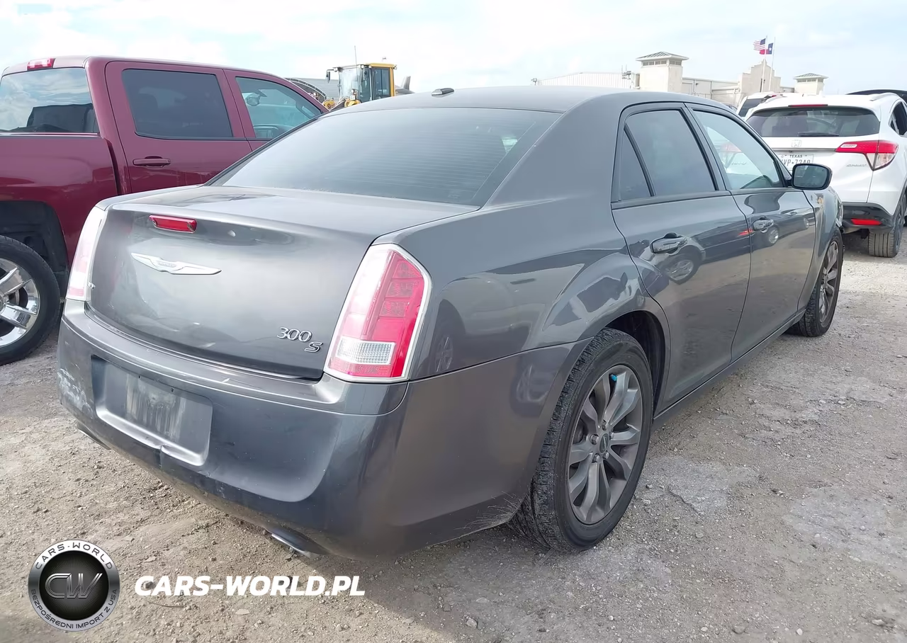 2014 Chrysler 300 300S VIN:2C3CCAGG0EH383555 - 4