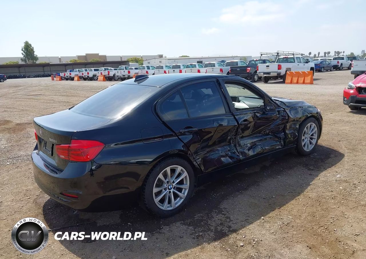 2018 BMW 320I VIN:WBA8A9C5XJAH12667 - 4