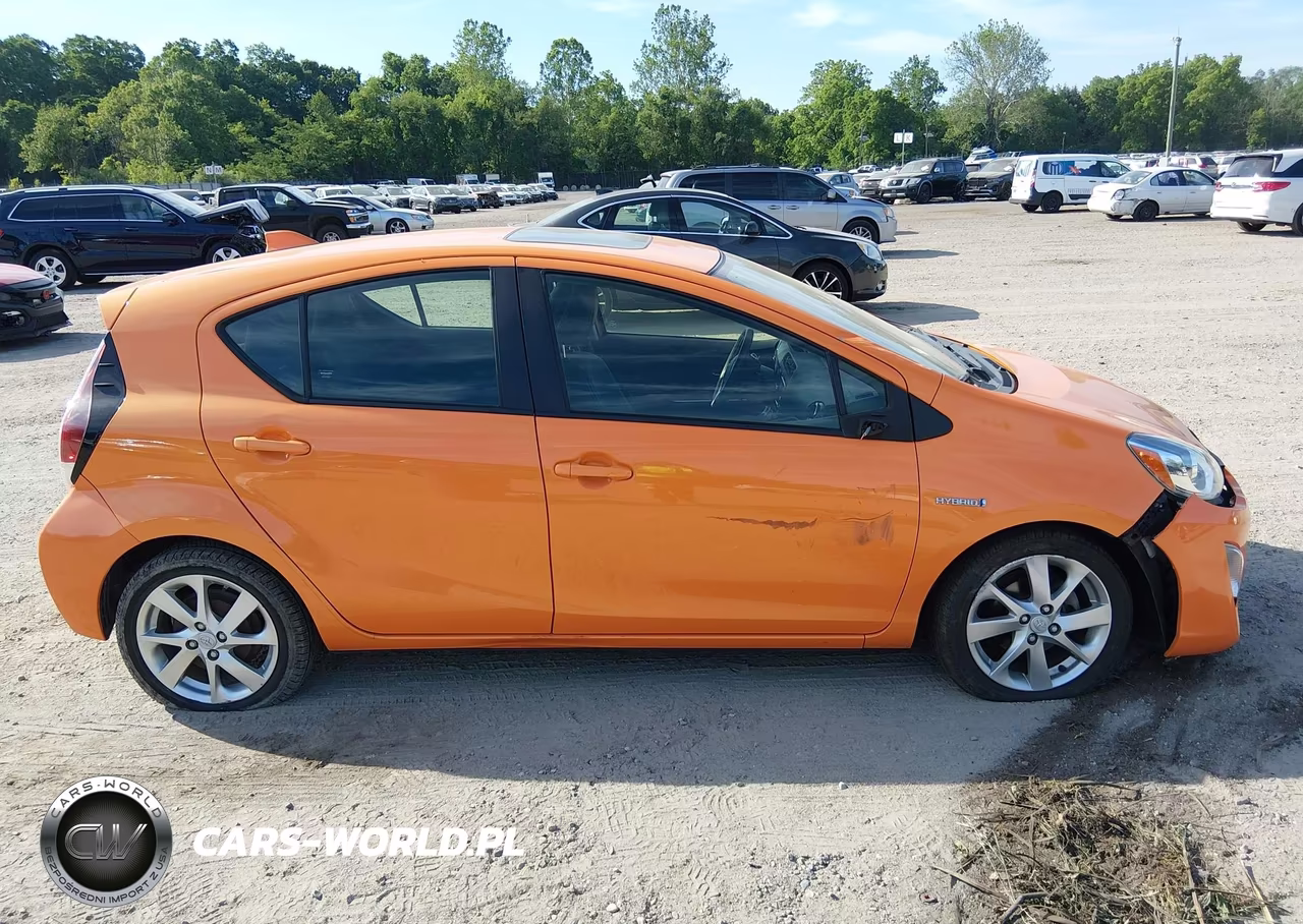 2015 Toyota Prius C Four VIN:JTDKDTB3XF1104245 - 13