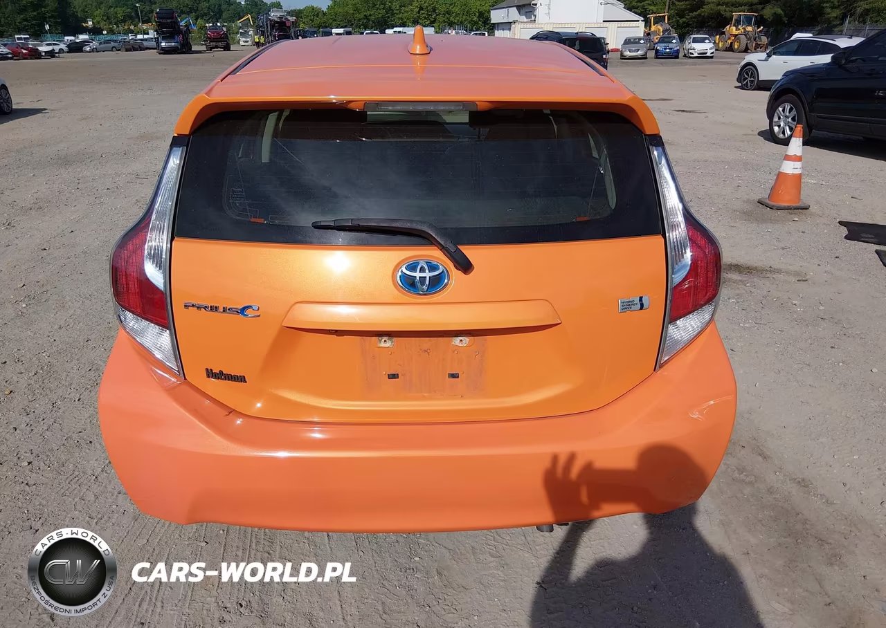 2015 Toyota Prius C Four VIN:JTDKDTB3XF1104245 - 16