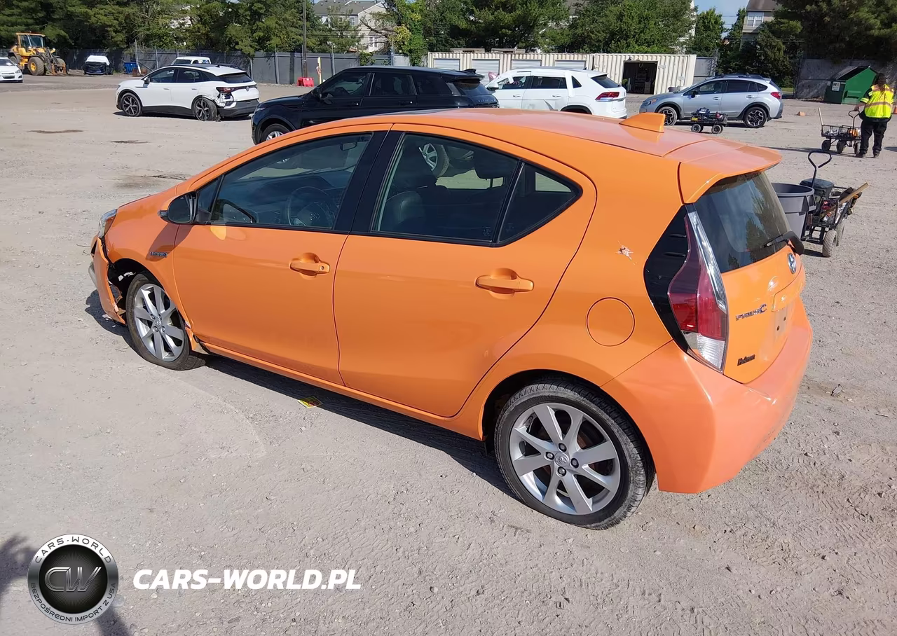 2015 Toyota Prius C Four VIN:JTDKDTB3XF1104245 - 3