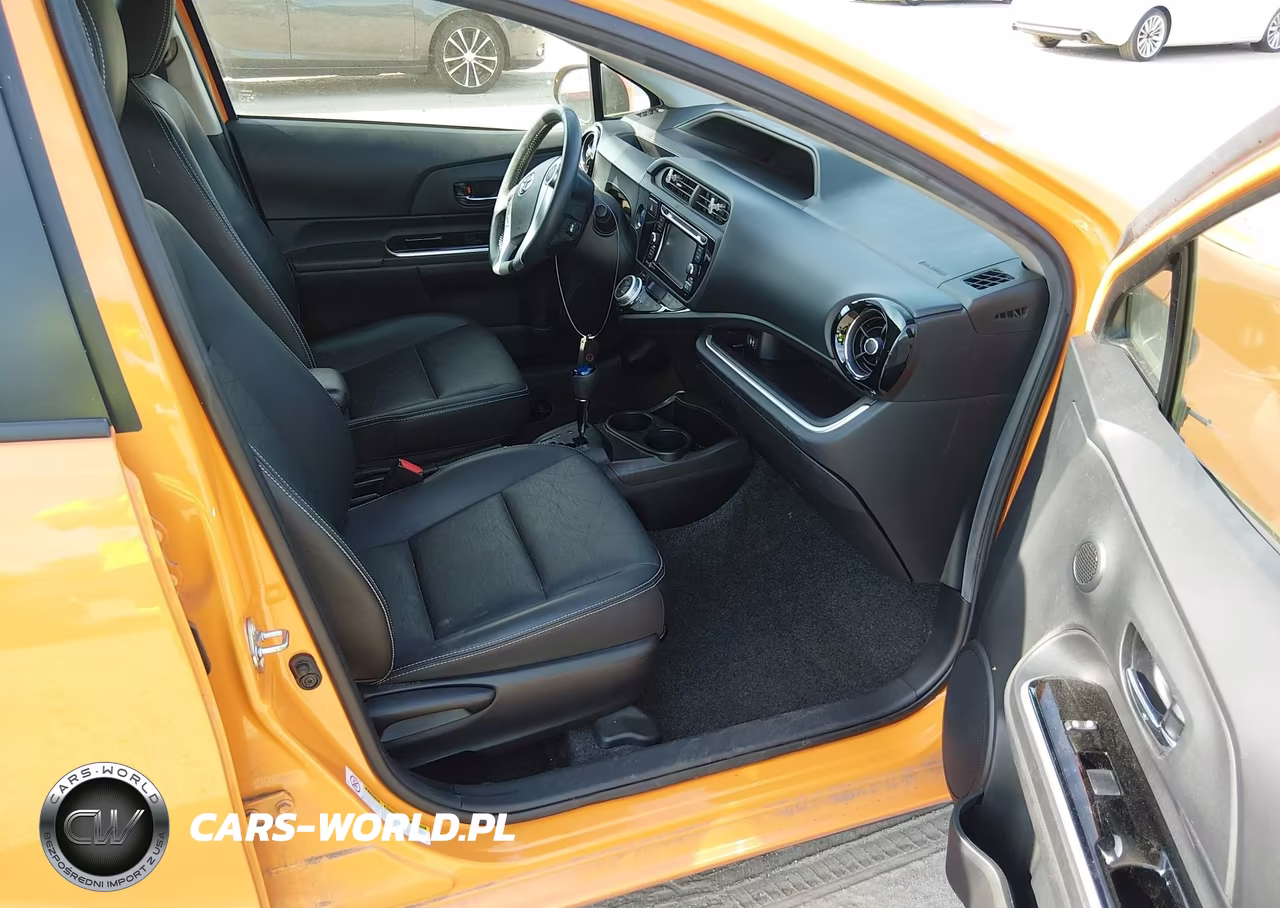 2015 Toyota Prius C Four VIN:JTDKDTB3XF1104245 - 5