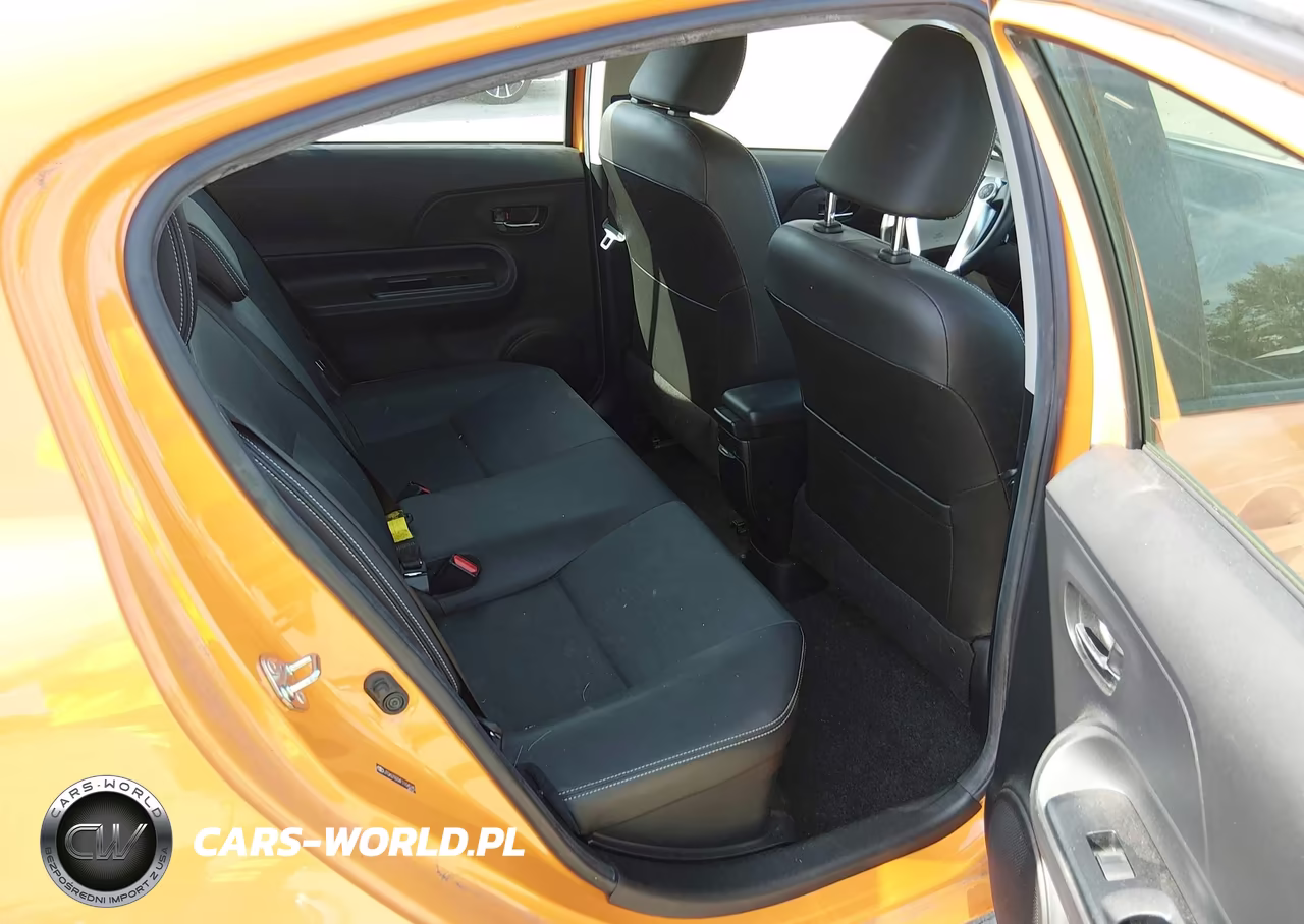 2015 Toyota Prius C Four VIN:JTDKDTB3XF1104245 - 8