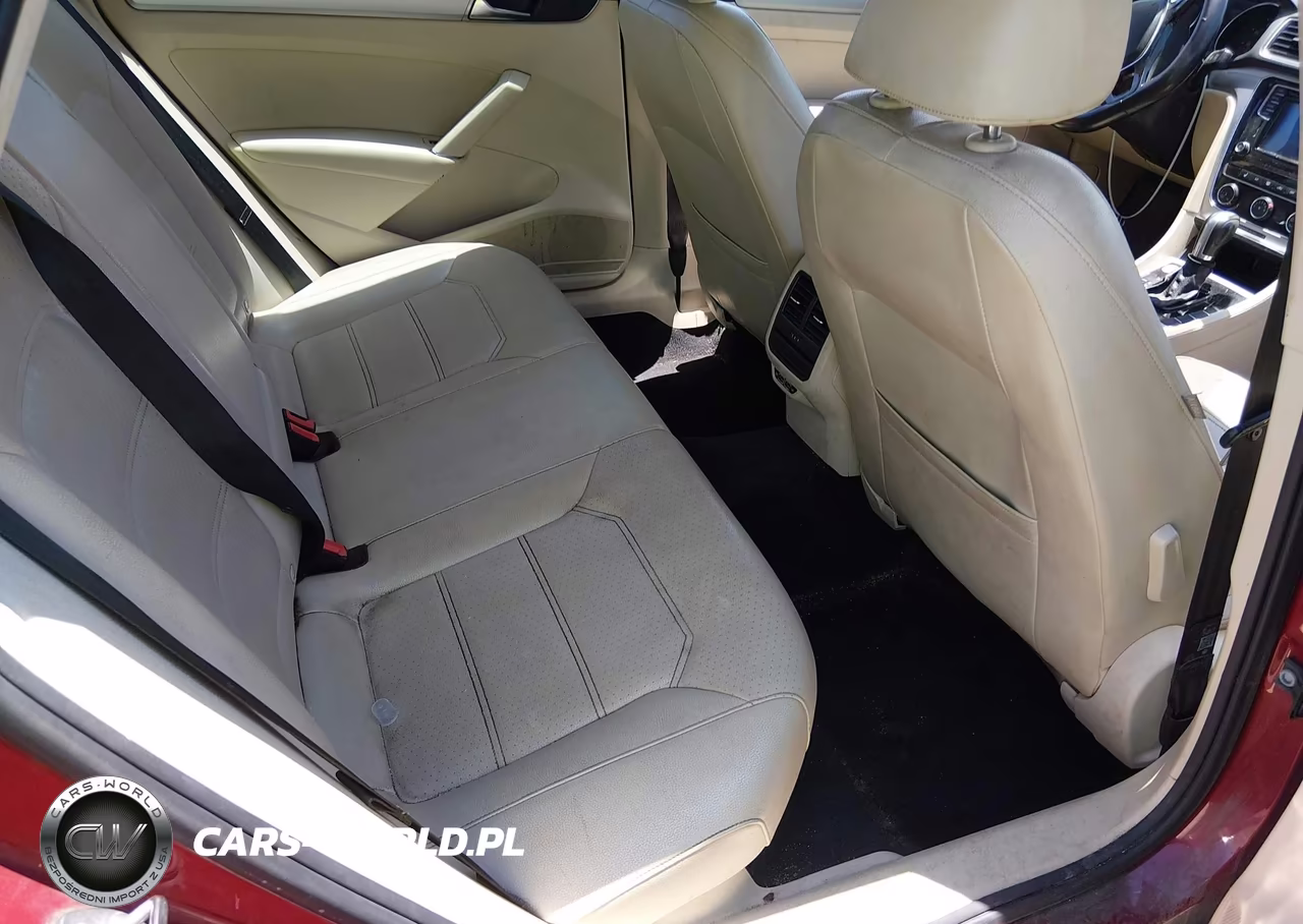 2019 Volkswagen Passat 2.0T Wolfsburg Edition VIN:1VWLA7A36KC000160 - 8
