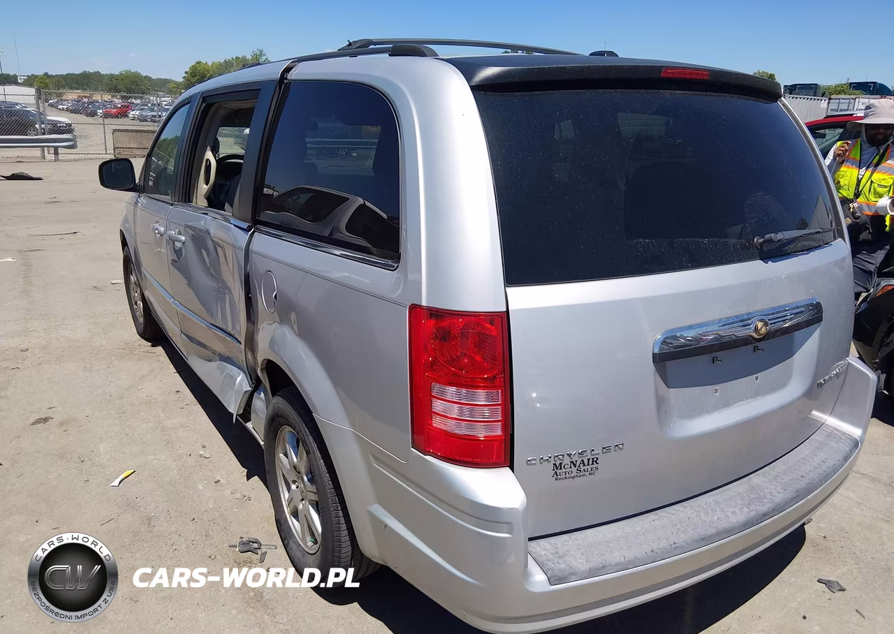 2010 Chrysler Town & Country Touring VIN:2A4RR5D12AR413617 - 3