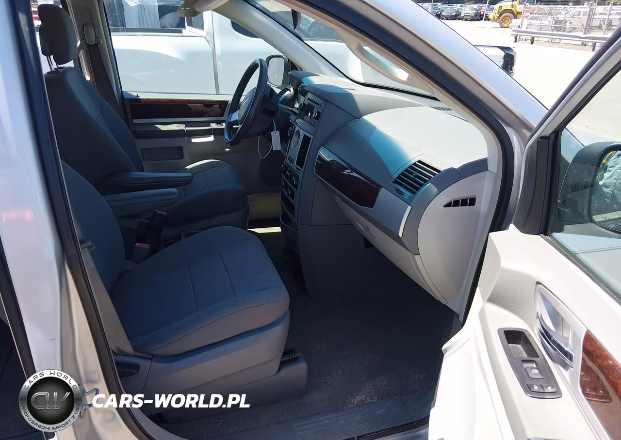 2010 Chrysler Town & Country Touring VIN:2A4RR5D12AR413617 - 5