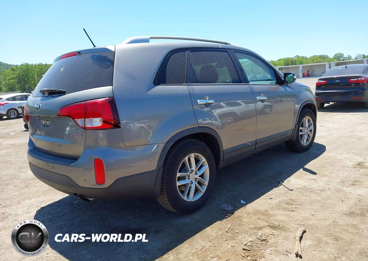 2015 Kia Sorento Lx VIN:5XYKT4A61FG595518 - 4