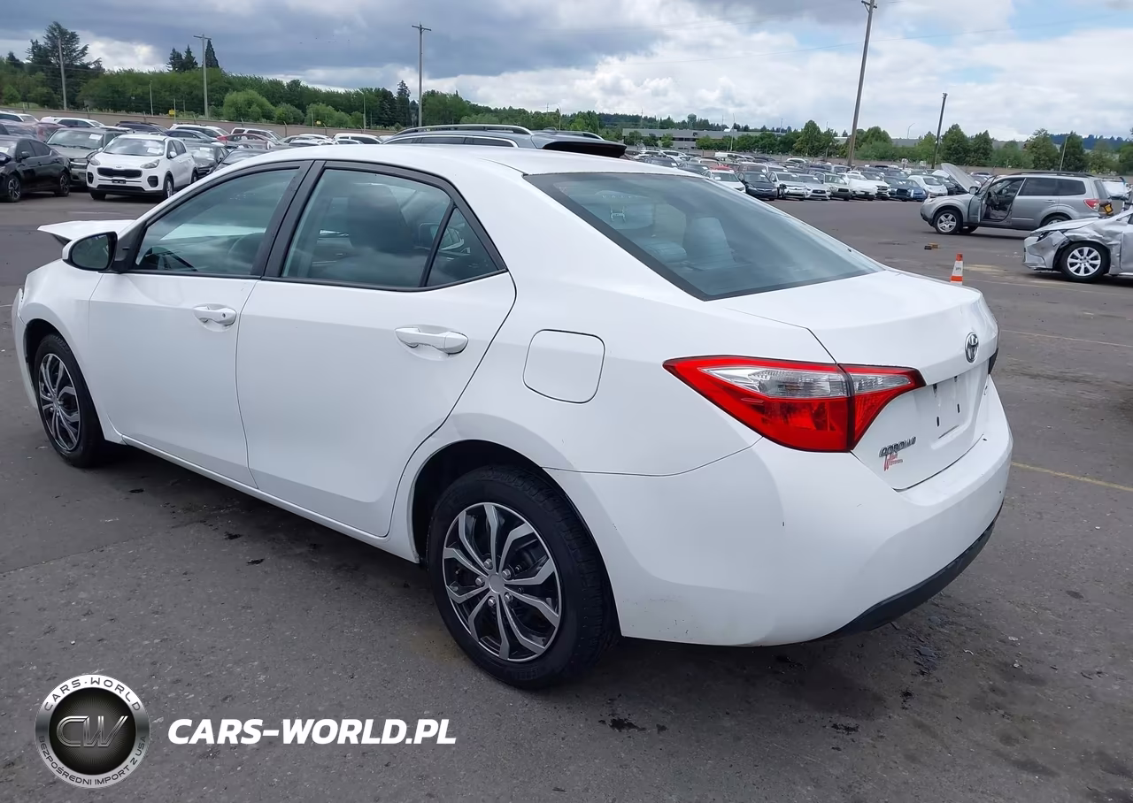 2015 Toyota Corolla Le VIN:2T1BURHE5FC409207 - 3