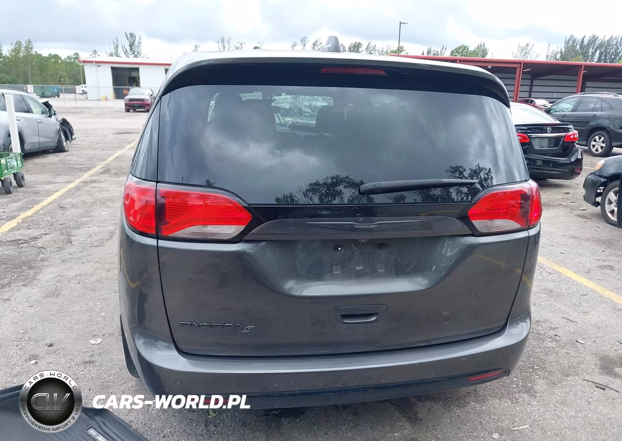 2019 Chrysler Pacifica Touring Plus VIN:2C4RC1FG8KR633332 - 16
