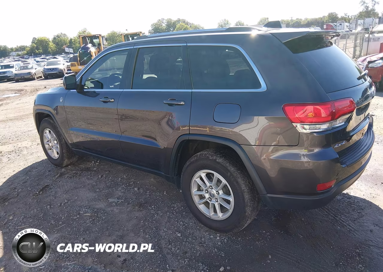 2019 Jeep Grand Cherokee Laredo E 4X4 VIN:1C4RJFAG3KC837037 - 3