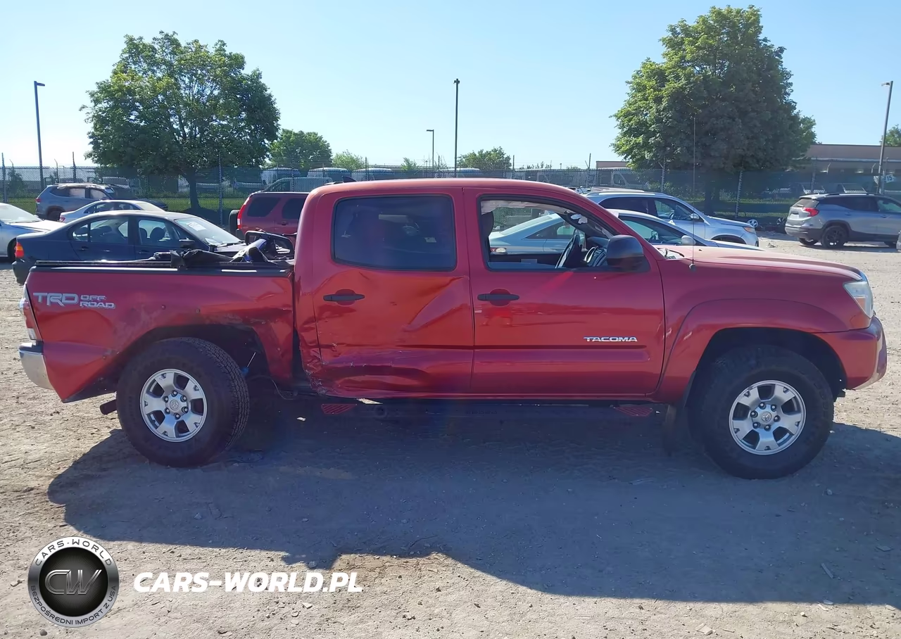 2015 Toyota Tacoma Base V6 VIN:3TMLU4EN7FM165577 - 12