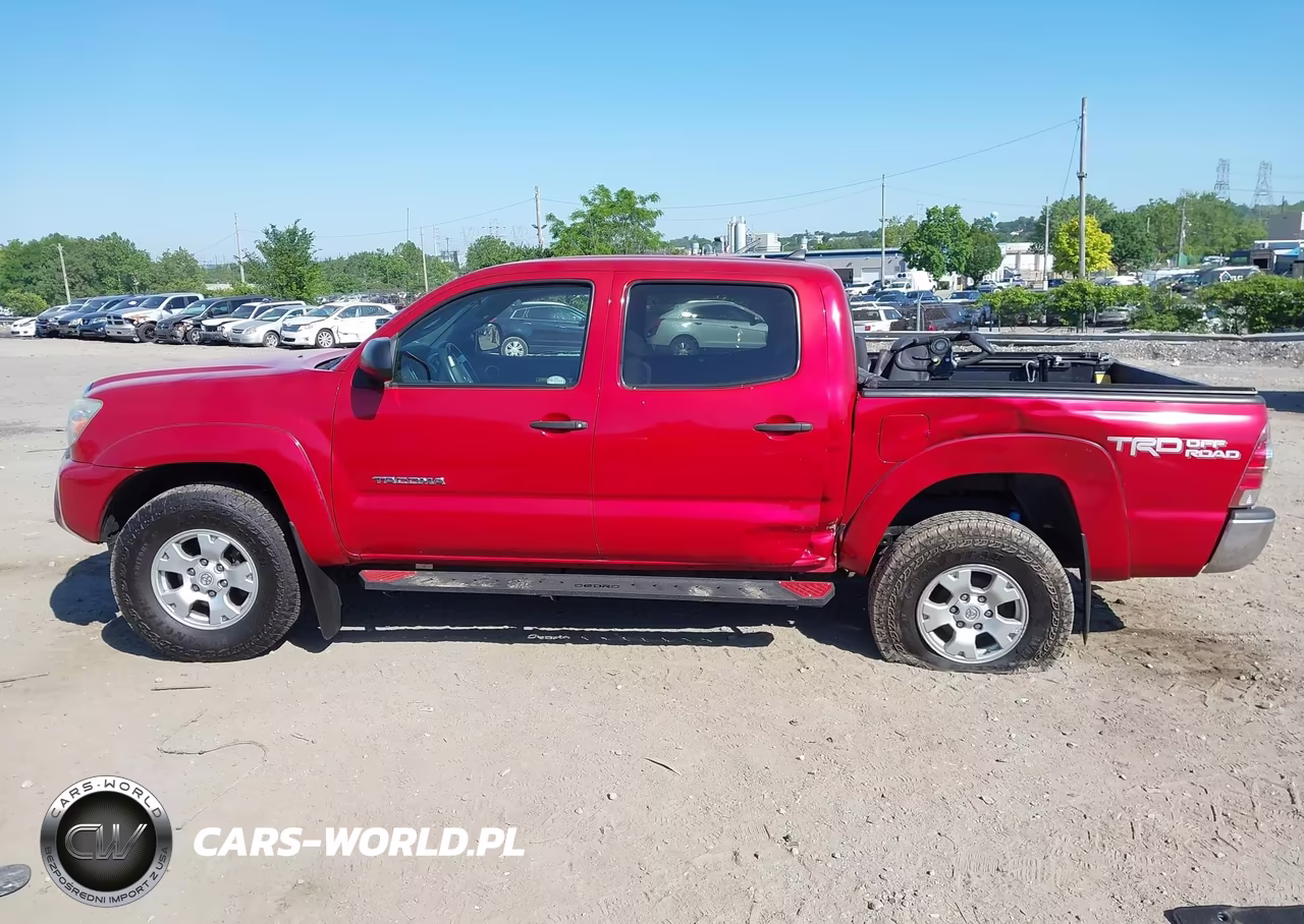 2015 Toyota Tacoma Base V6 VIN:3TMLU4EN7FM165577 - 13